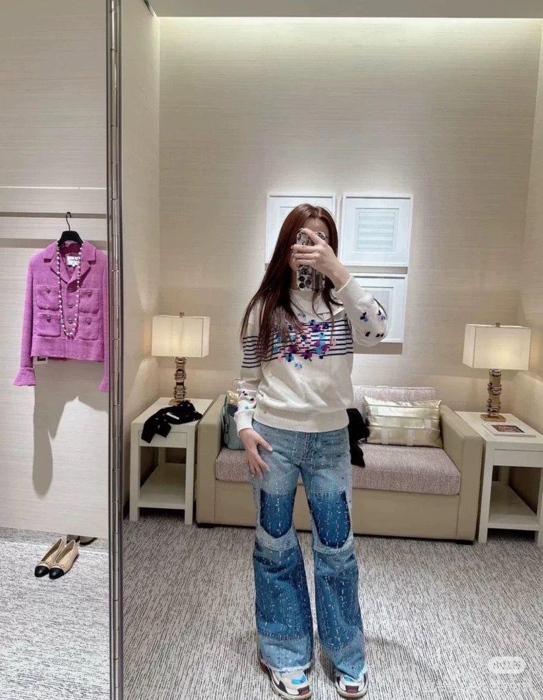 Chanel Chanel 24p embroidered logo sweater 2503-Nextarrow Size S / US 4 / IT 40 - 9 Thumbnail
