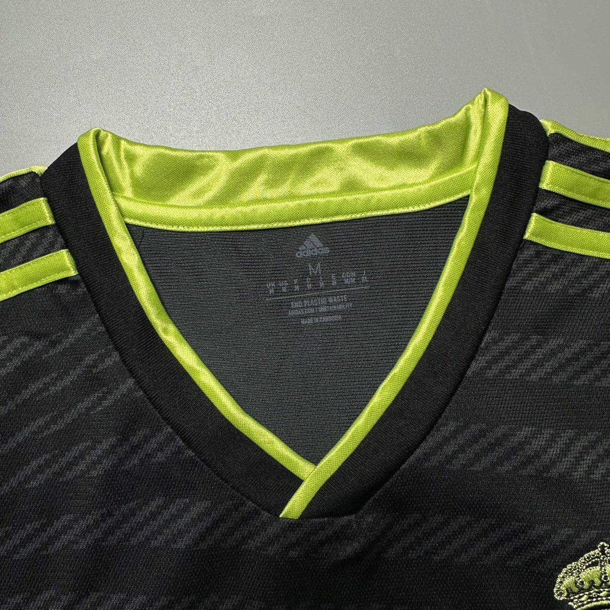 Adidas REAL MADRID ADIDAS 2022/2023 FOOTBALL THIRD JERSEY #8 KROOS Size US M / EU 48-50 / 2 - 5 Thumbnail