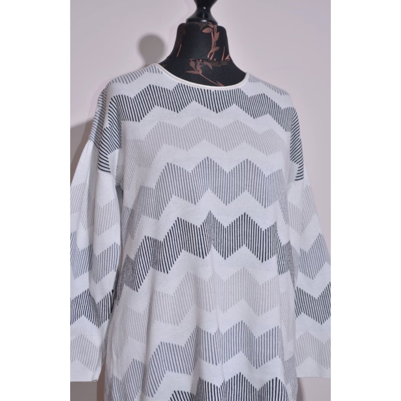 Vintage Gudrun Sjoden Gray White Chevron Stripe Knit Tunic Sweater Oversized Long S Women Knit Tunic Sweater Contemporary Casual Mens, Womens Size S / US 4 / IT 40 - 2 Thumbnail