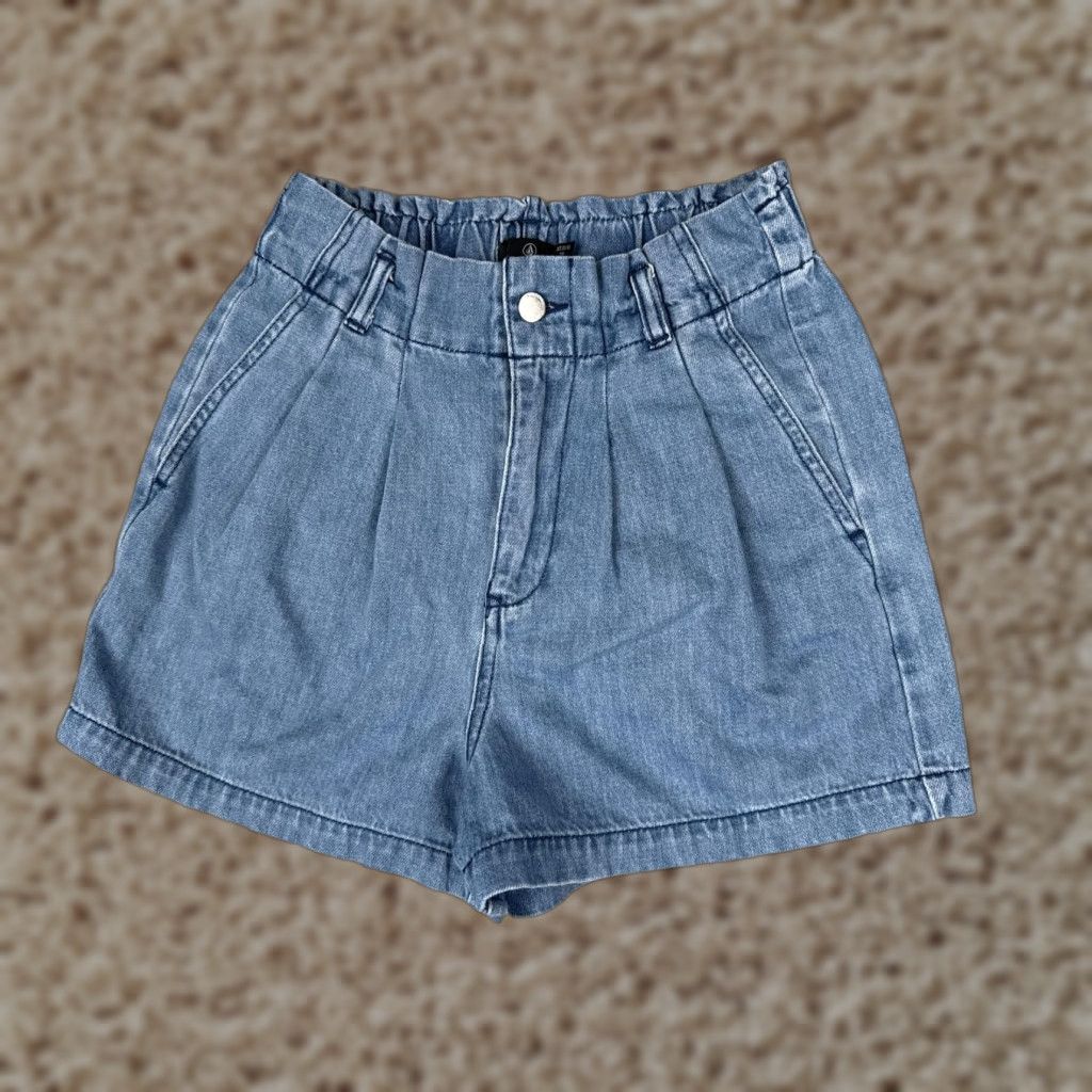 Volcom Volcom Denim Shorts Womens XS Blue High Rise Paperbag Pleated Elastic Waist 3" Summer Beach Casual Womens XS Blue Denim Paperbag Shorts Volcom Size 26" / US 2 / IT 38 - 1 Thumbnail