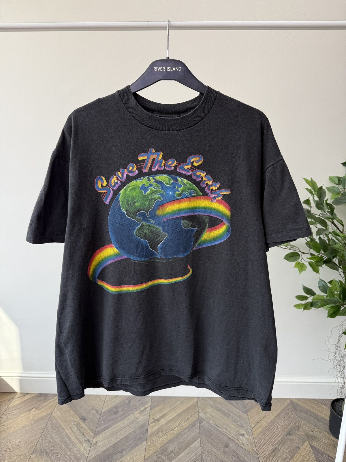 Other Vintage Save The Earth 1986 Made in USA Faded Tee Size US XL / EU 56 / 4 - 1 Thumbnail