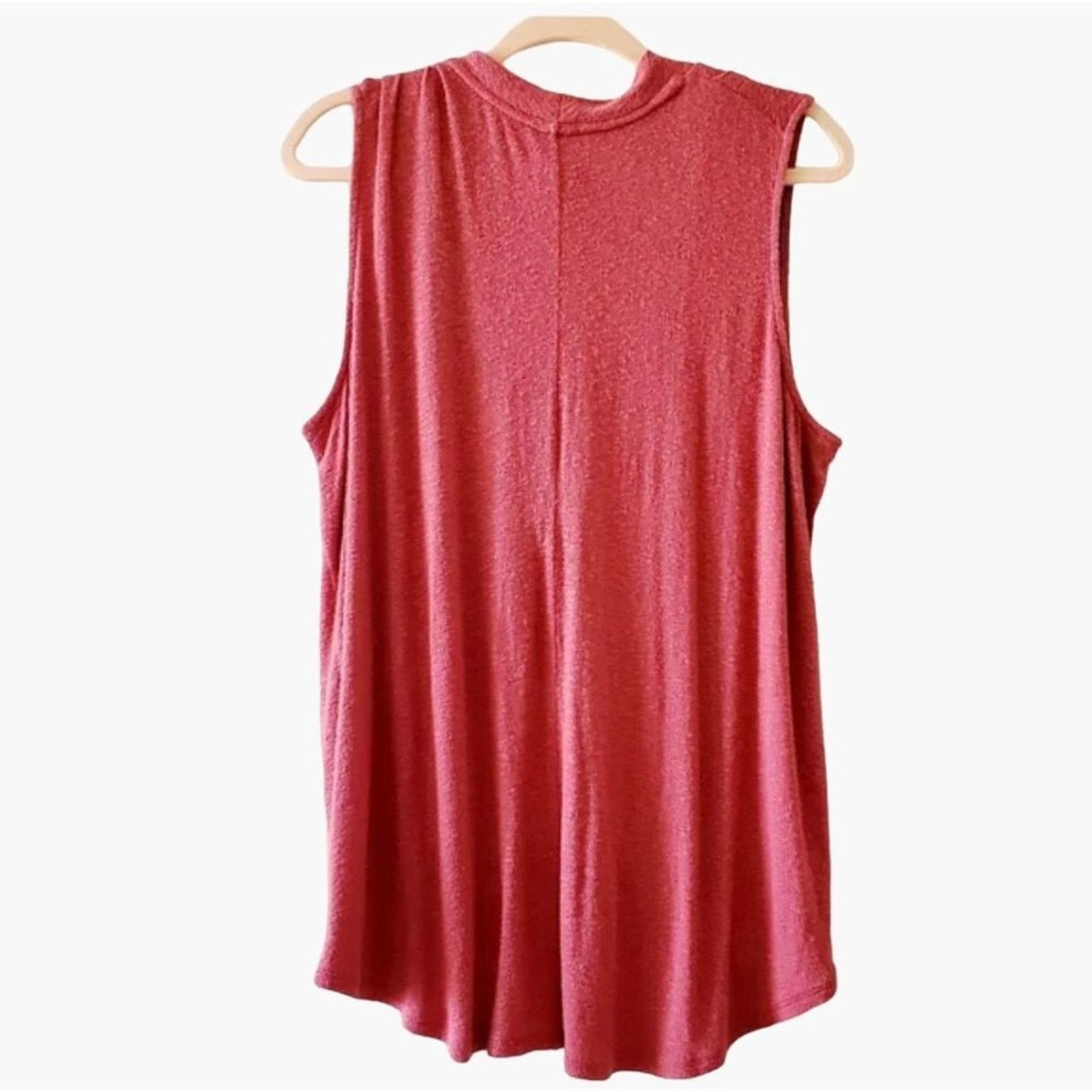 Anthropologie Anthropologie AKEMI + Kin Berry cowl neck sleeveless blouse Size S / US 4 / IT 40 - 4 Thumbnail