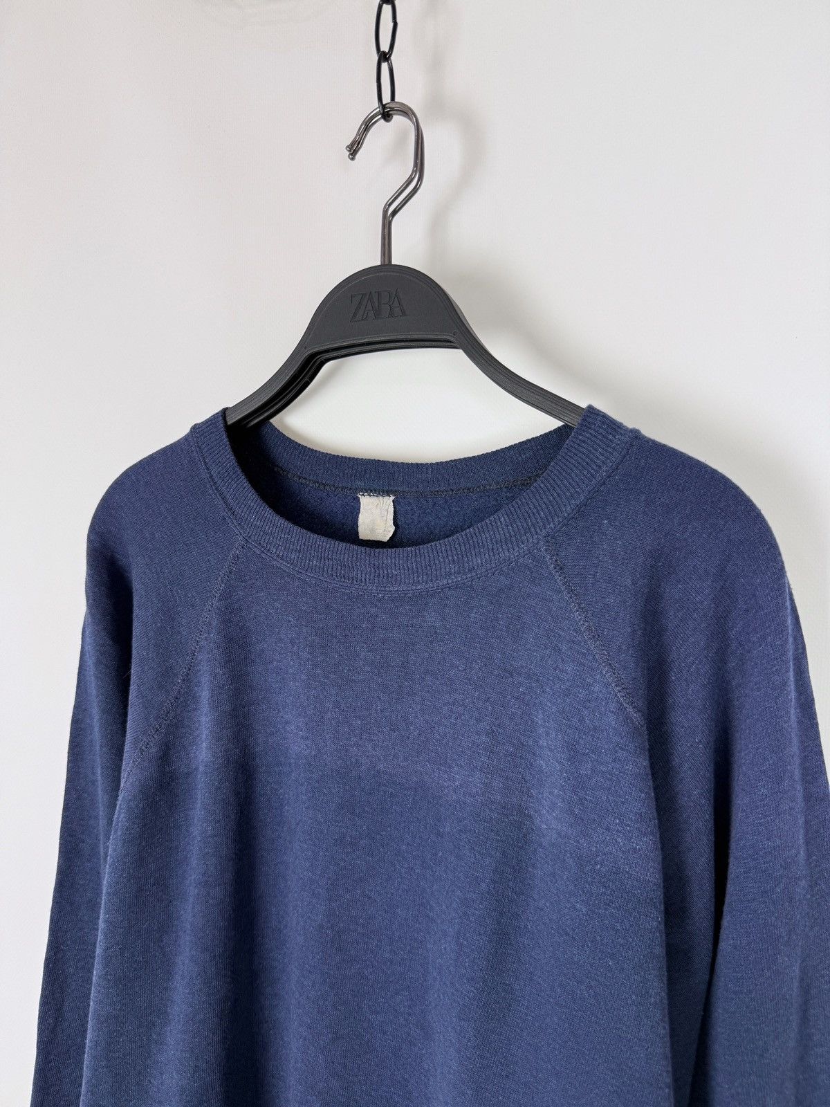 Fruit Of The Loom 60s 70s Vintage FOTL Distressed Navy Raglan Boxy Sweatshirt Size US M / EU 48-50 / 2 - 3 Thumbnail