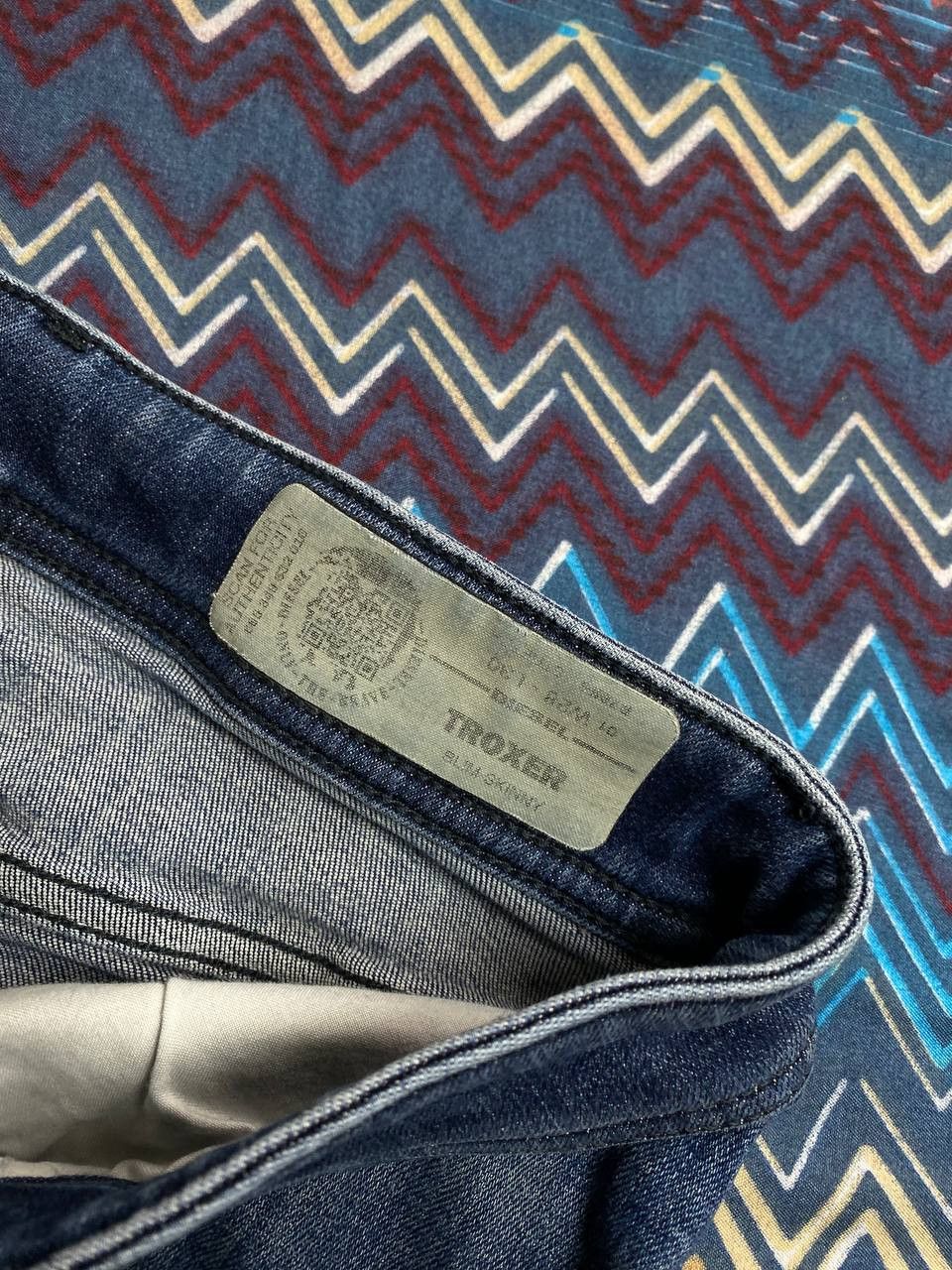 Diesel × Vintage Diesel Distressed Dirty Ripped Slim Skinny Wash Denim Jeans Size US 28 / EU 44 - 2 Thumbnail