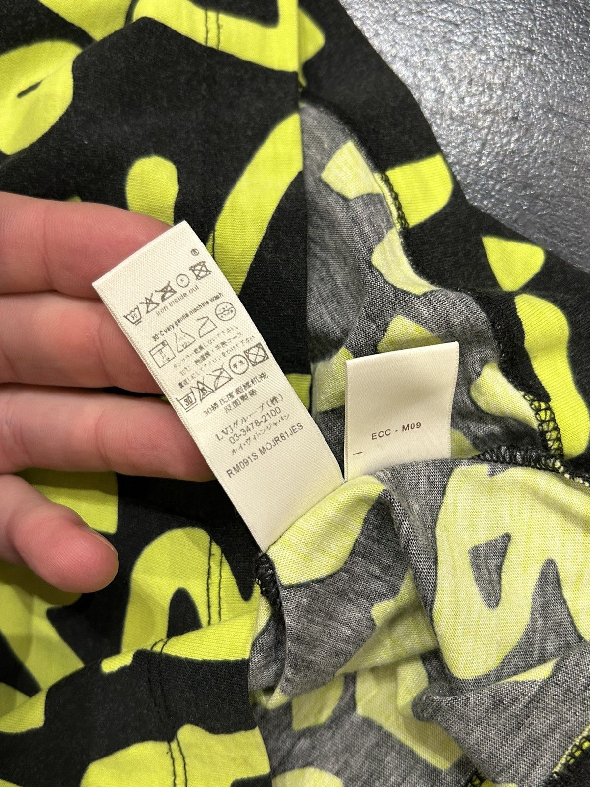 Louis Vuitton Louis Vuitton Sprouse Graffiti Shirt Size US S / EU 44-46 / 1 - 5 Thumbnail
