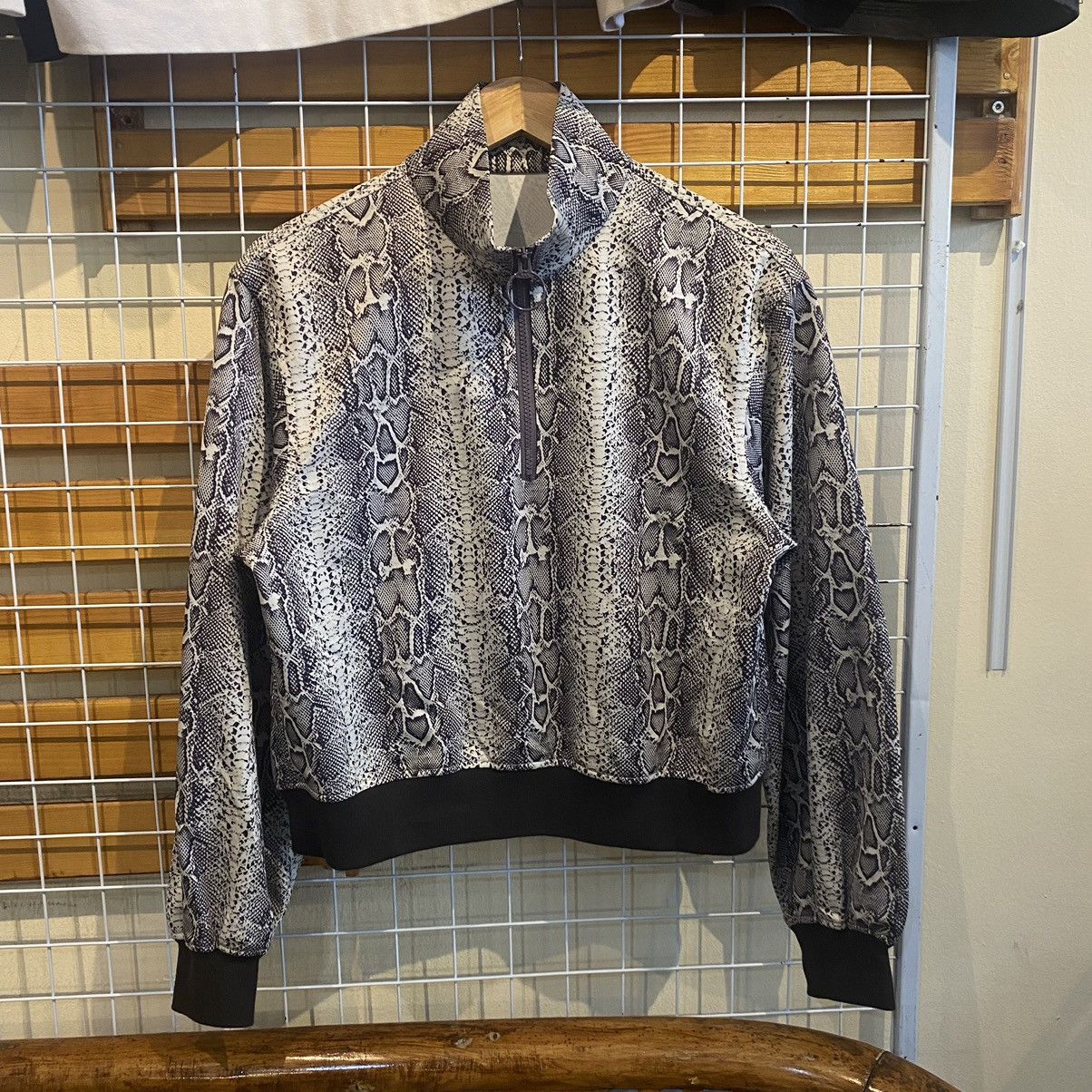 G.V.G.V. × Japanese Brand GVGV Japanese Brand Snakeskin Design Half Zipper Sweaters Size US XS / EU 42 / 0 - 1 Thumbnail