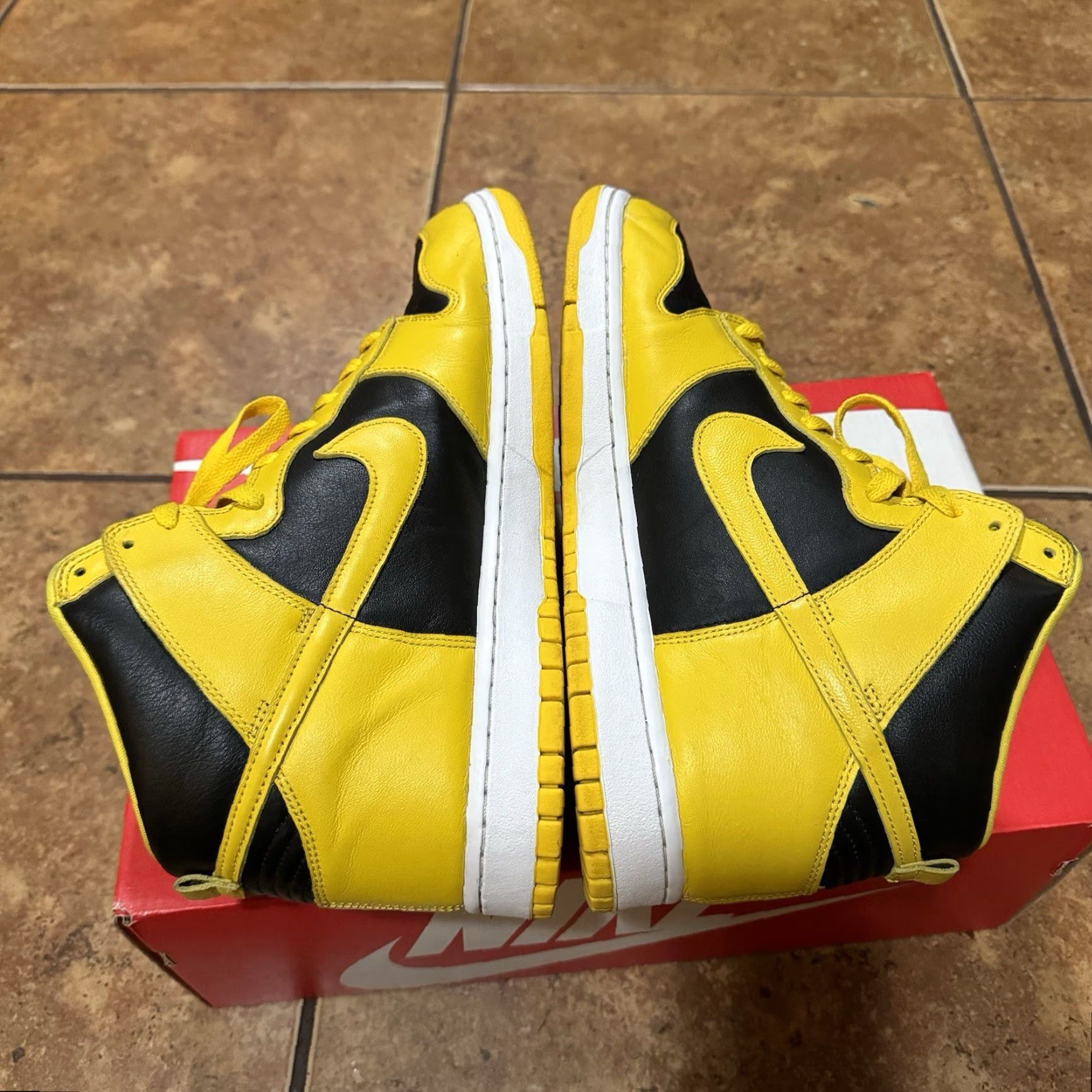 Nike **Nike Dunk High SP Varsity Maize Iowa Size 13 Wu Tang Yellow Black** User: **Nike Dunk High SP Size 13 Varsity Maize Iowa Wu Tang Yellow Black** Size US 9 / EU 42 - 5 Thumbnail