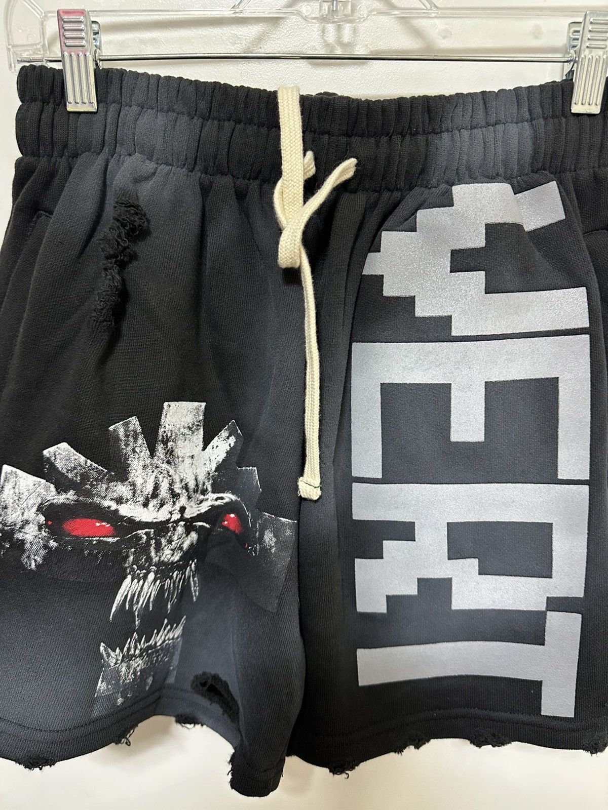 Vertabrae Vertabrae Vonster Cross Black Shorts Size US 28 / EU 44 - 2 Thumbnail
