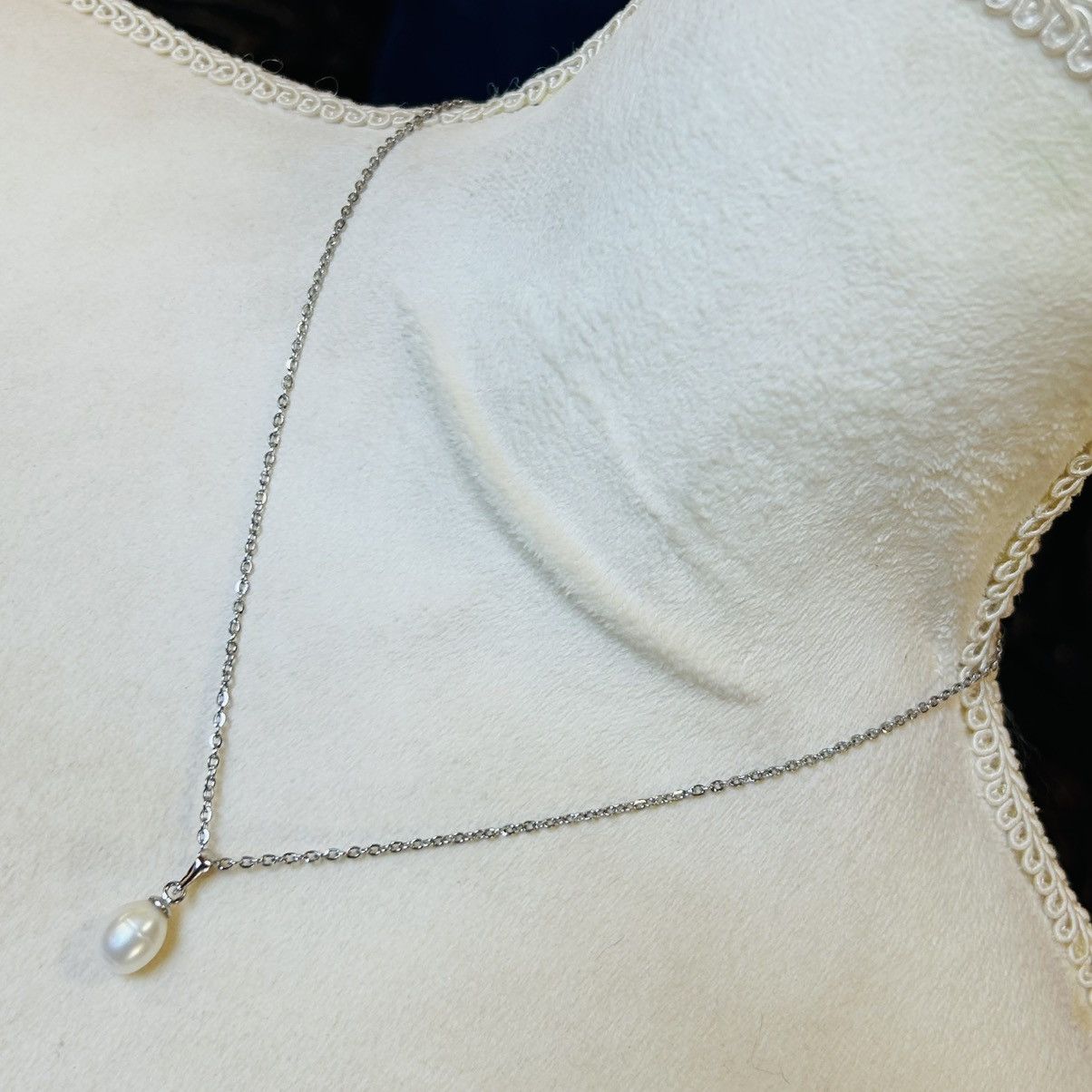 Handmade Handcrafted genuine fresh water pearl pendant necklace Size ONE SIZE - 1 Thumbnail