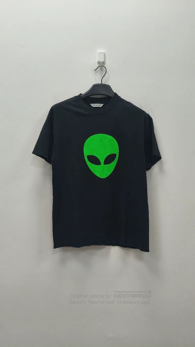 Balenciaga Balenciaga Glow-in-the-dark green alien black T-shirt Size US XS / EU 42 / 0 - 1 Thumbnail