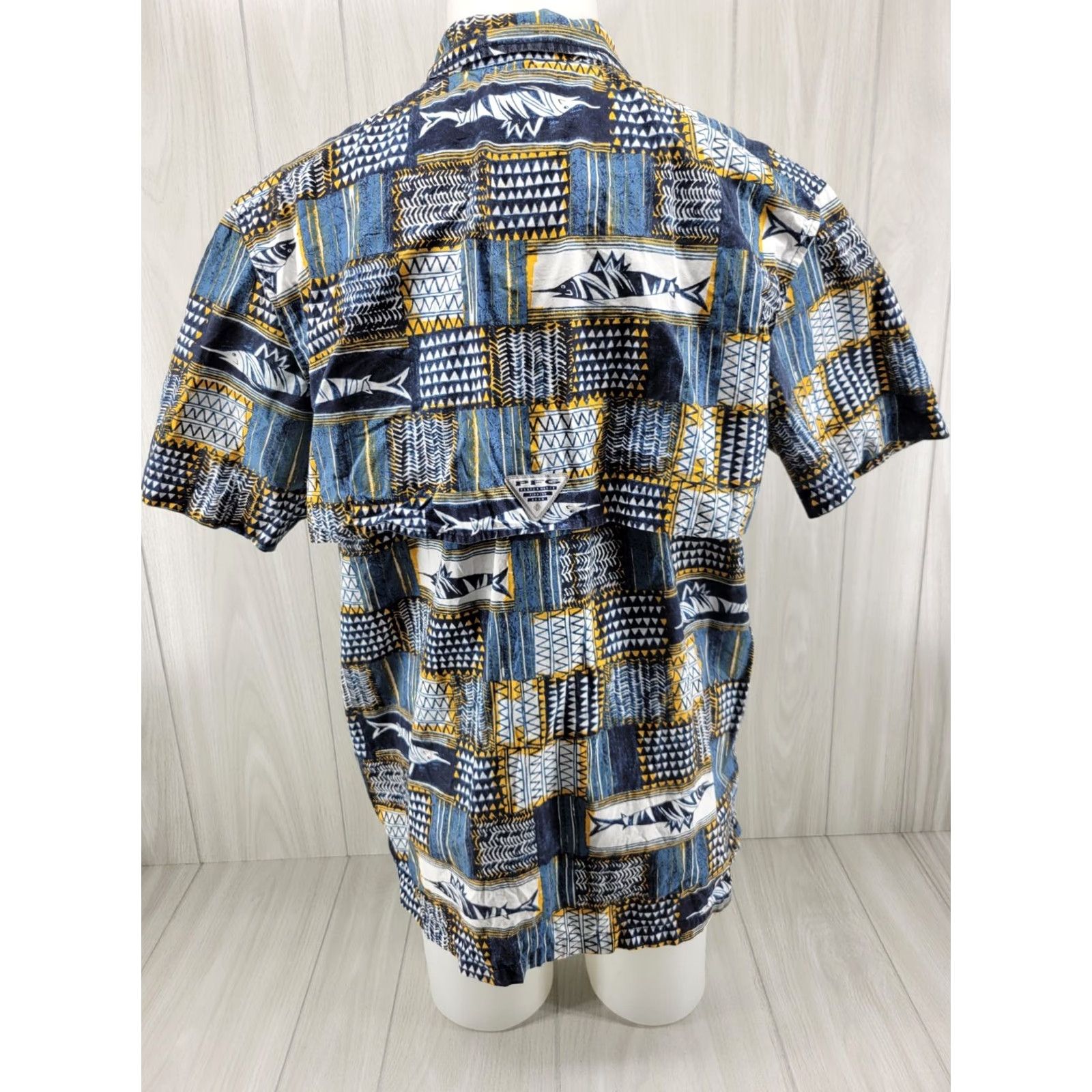 Vintage Columbia PFG Button Down Shirt Mens Large Fishing Print All Over Print Shirt Adult Regular Short Sleeve Button-Up Size US L / EU 52-54 / 3 - 7 Thumbnail