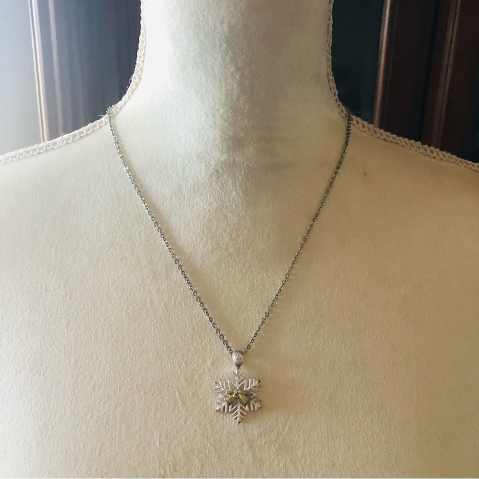 Vintage Vintage frosted snowflake angels flying necklace Size ONE SIZE - 4 Thumbnail