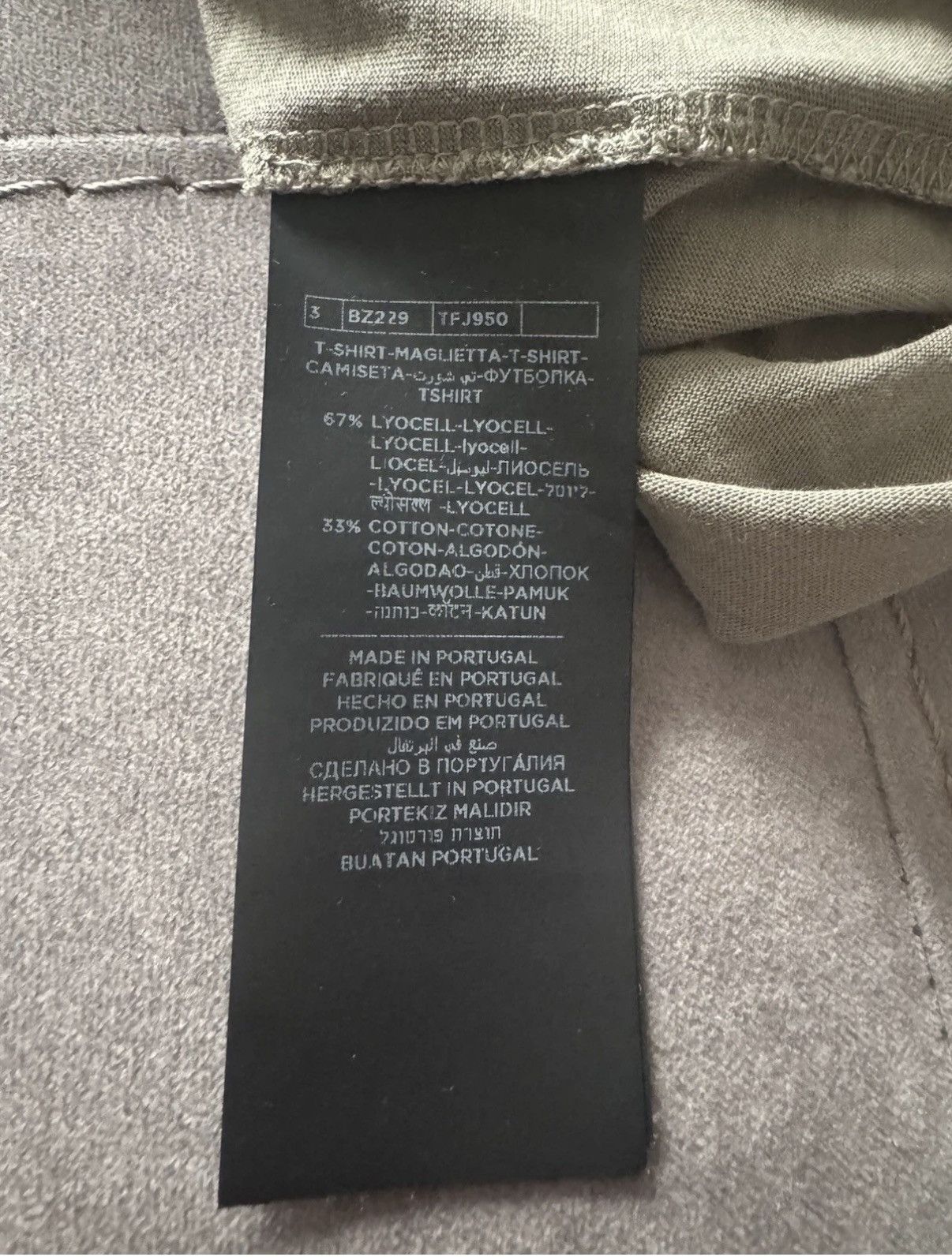 Tom Ford TOM FORD tshirt study REAL TAPE MEASUREMENTS IN PHOTOS Size US M / EU 48-50 / 2 - 16 Thumbnail