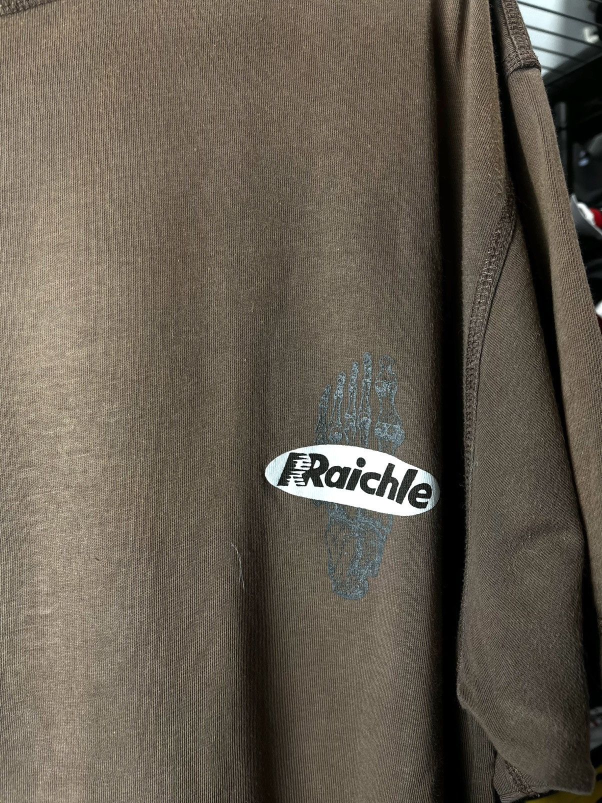 Vintage 1990’s Vintage Raichle Snowboards T Shirt Surf Wear Stussy Size US L / EU 52-54 / 3 - 3 Thumbnail