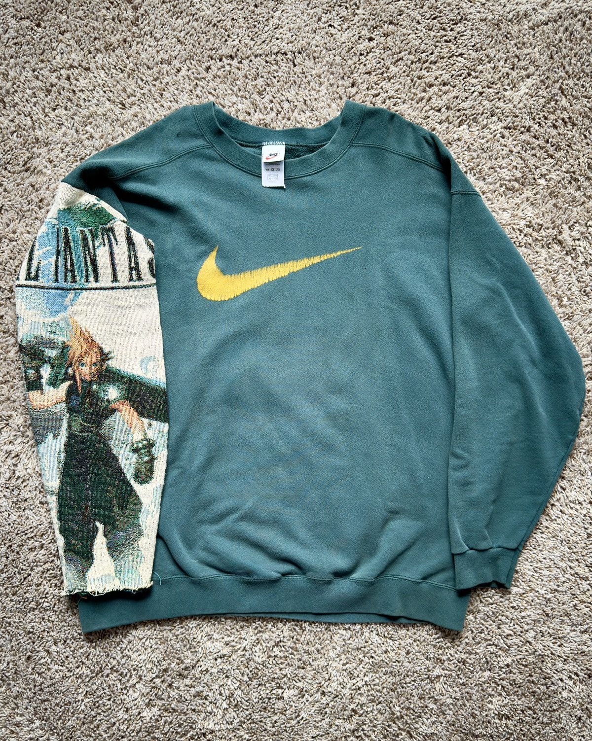 Nike Crewneck Tapestry