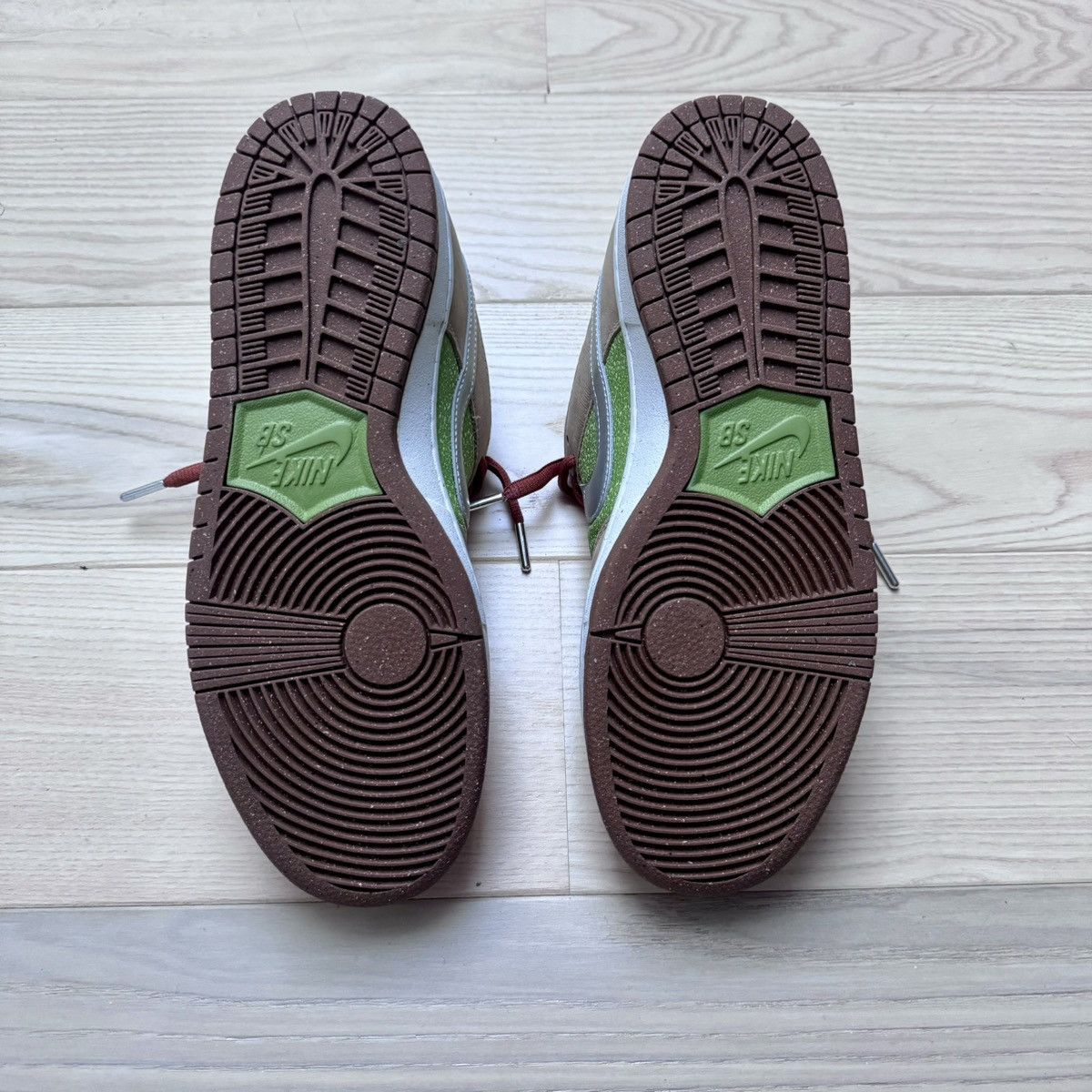Nike Nike SB Dunk Low Escargot Size US 10.5 / EU 43-44 - 4 Thumbnail