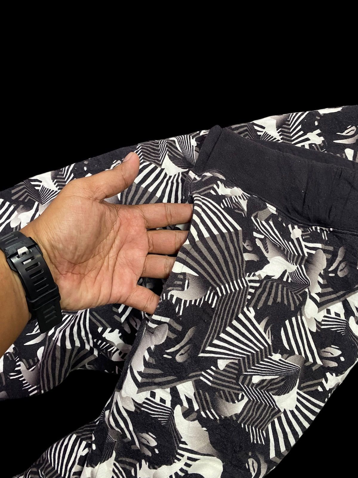 Bape A Bathing Ape (BAPE) All-Over Graphic Camo Jogger Pants Size US 34 / EU 50 - 19 Thumbnail
