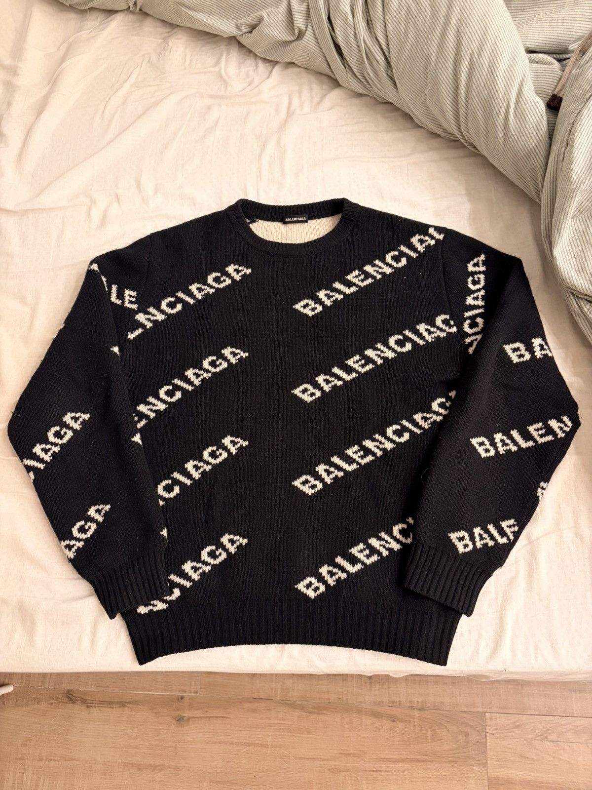 Balenciaga Balenciaga all over sweater Size US M / EU 48-50 / 2 - 1 Thumbnail