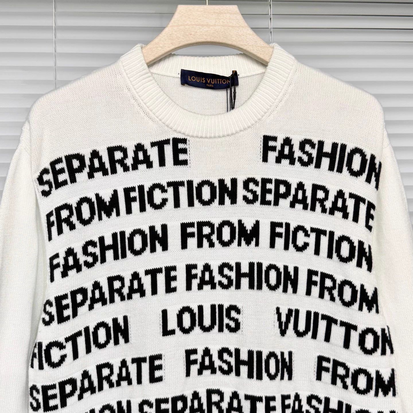 Louis Vuitton LV all over letter logo jacquard knit sweater S white Size US S / EU 44-46 / 1 - 3 Thumbnail
