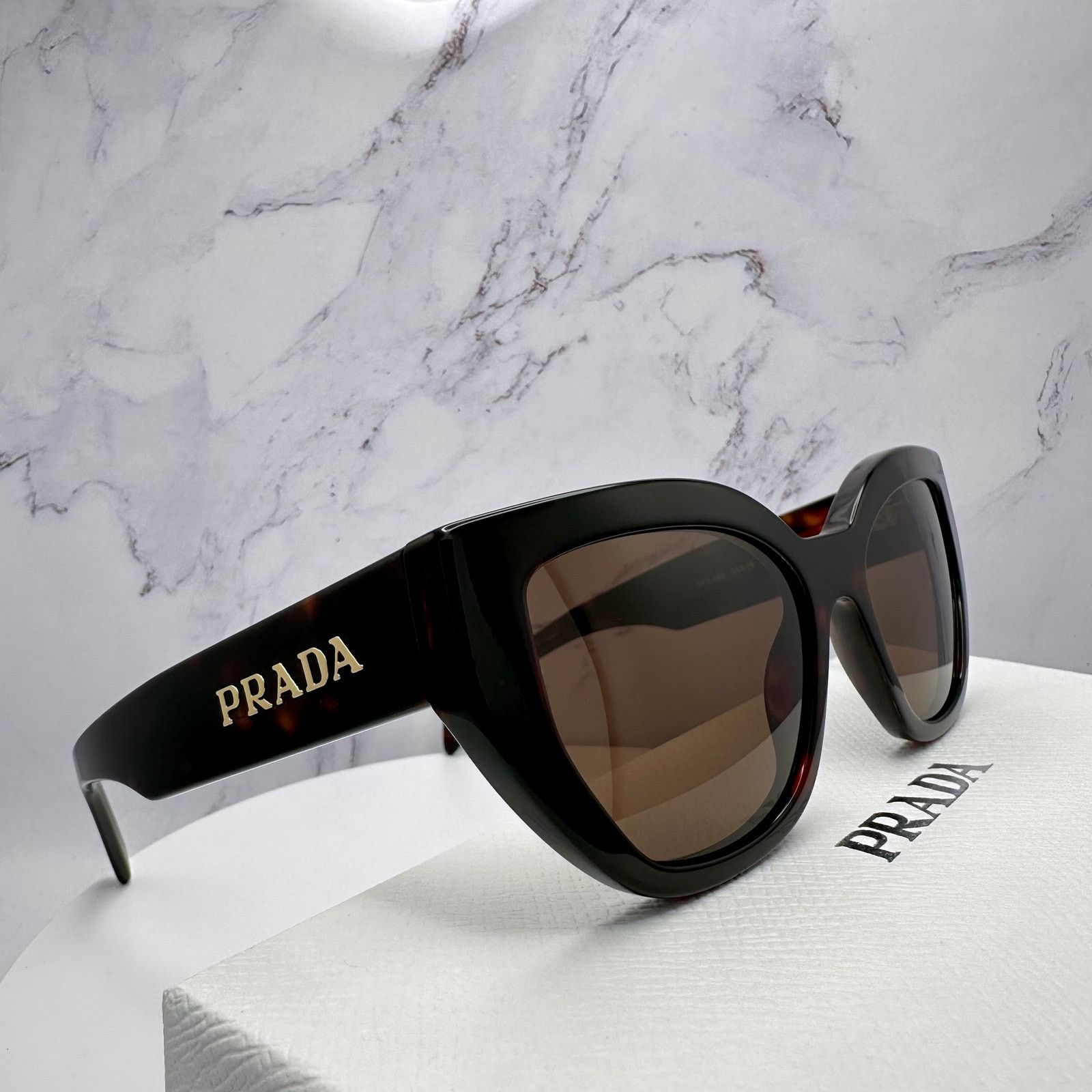 Prada New Prada Sunglasses Cat Eye Brown Tortoise Gold Logo Size ONE SIZE - 9 Thumbnail