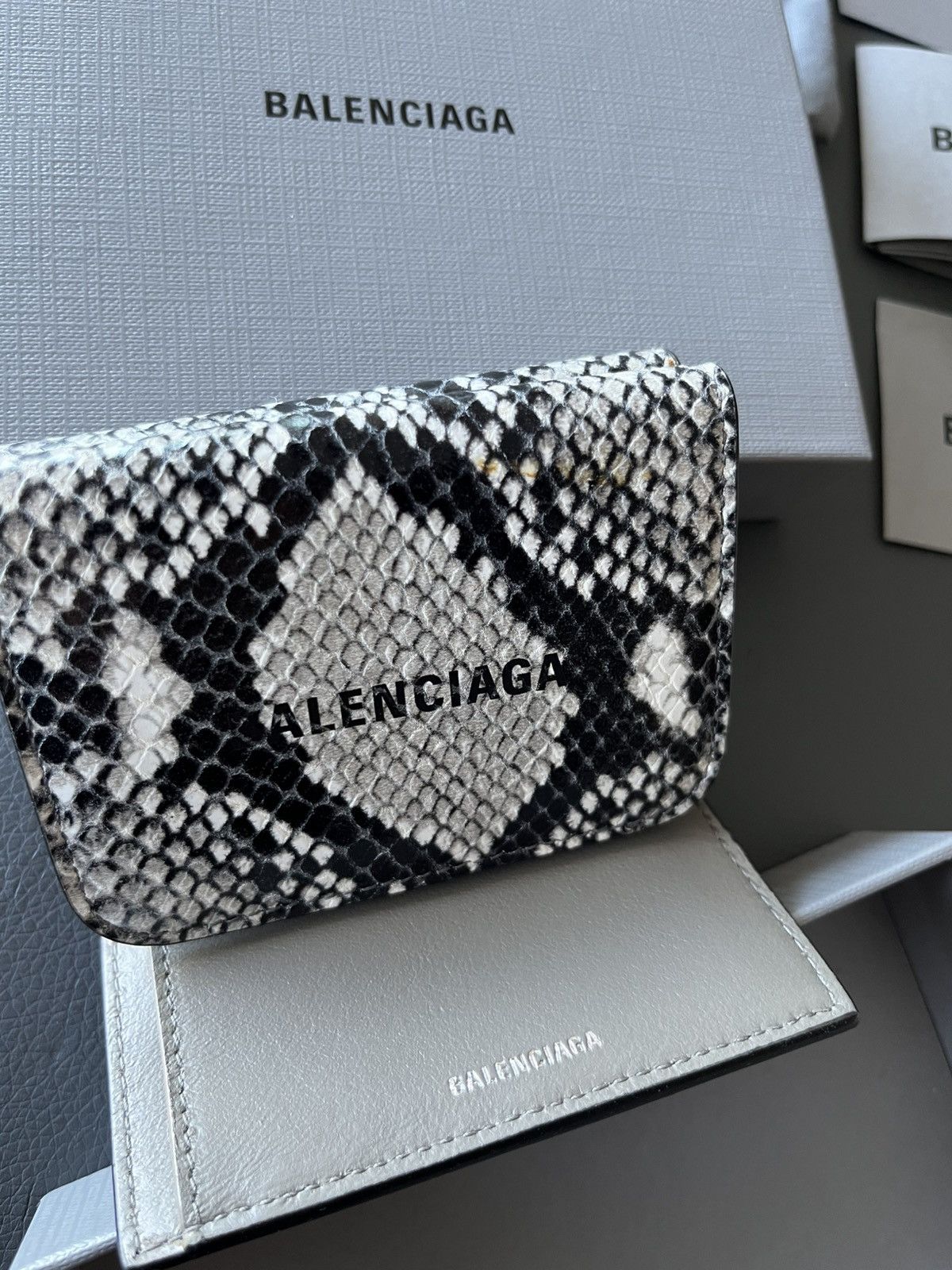 Balenciaga Balenciaga Python Print Tri-Fold Wallet Limited Edition Size ONE SIZE - 13 Thumbnail