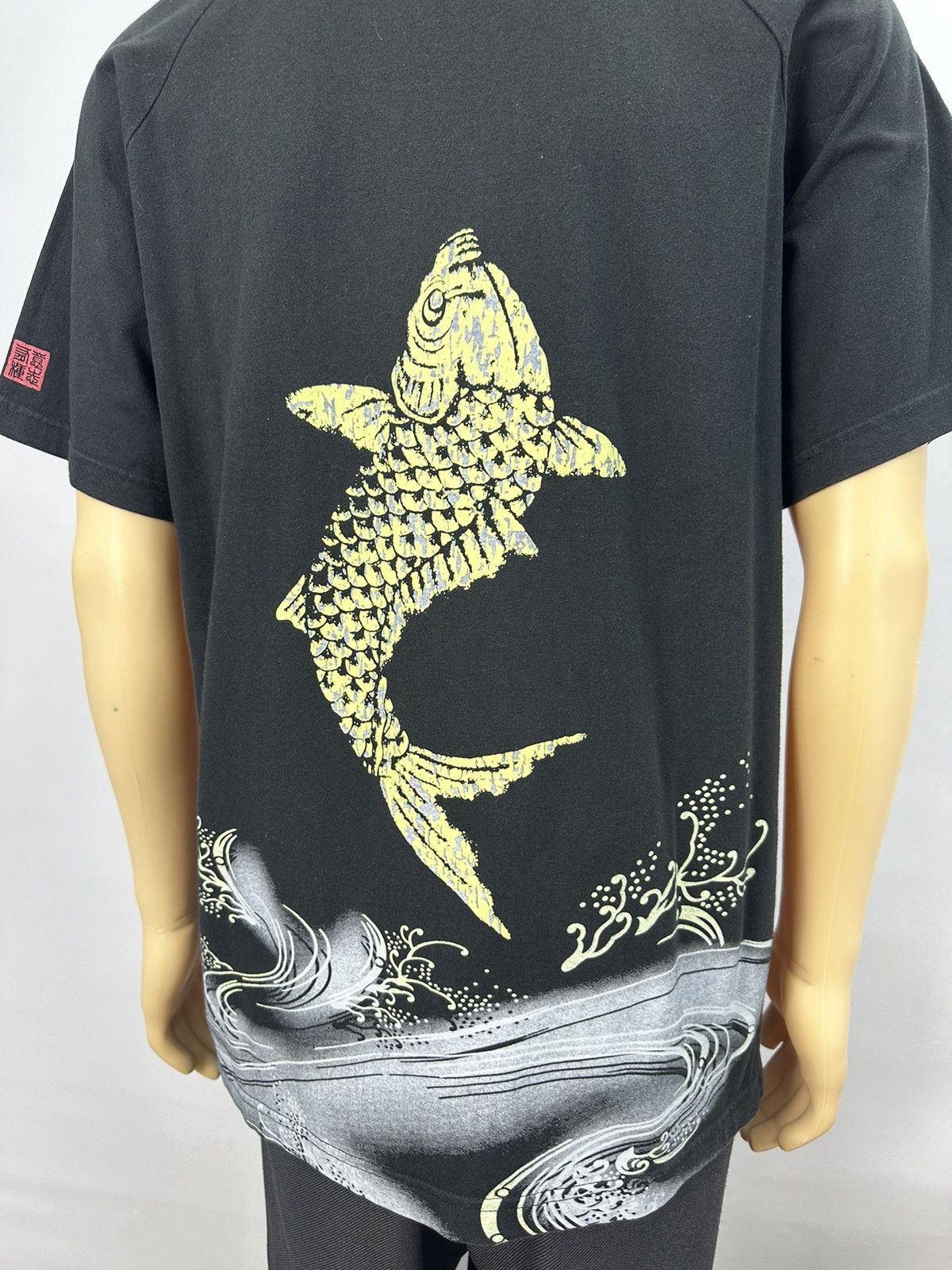 Karakuri Tamashii Vintage Will Pips Koi Fish Japan Sukajan Tshirt A595 Size US L / EU 52-54 / 3 - 5 Thumbnail