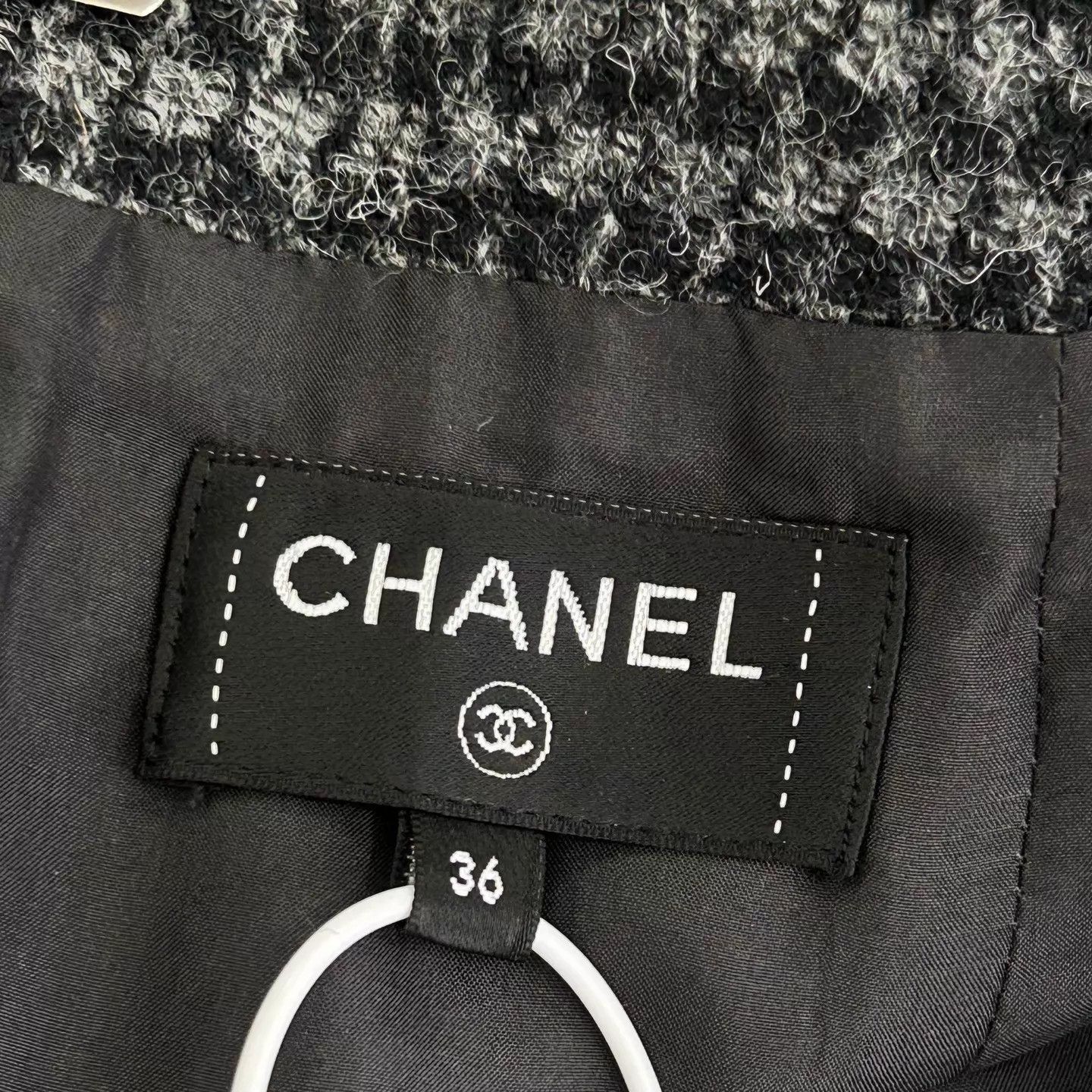 Chanel Chanel 22K Houndstooth Black Gray Button Logo Skirt Size 26" / US 2 / IT 38 - 3 Thumbnail