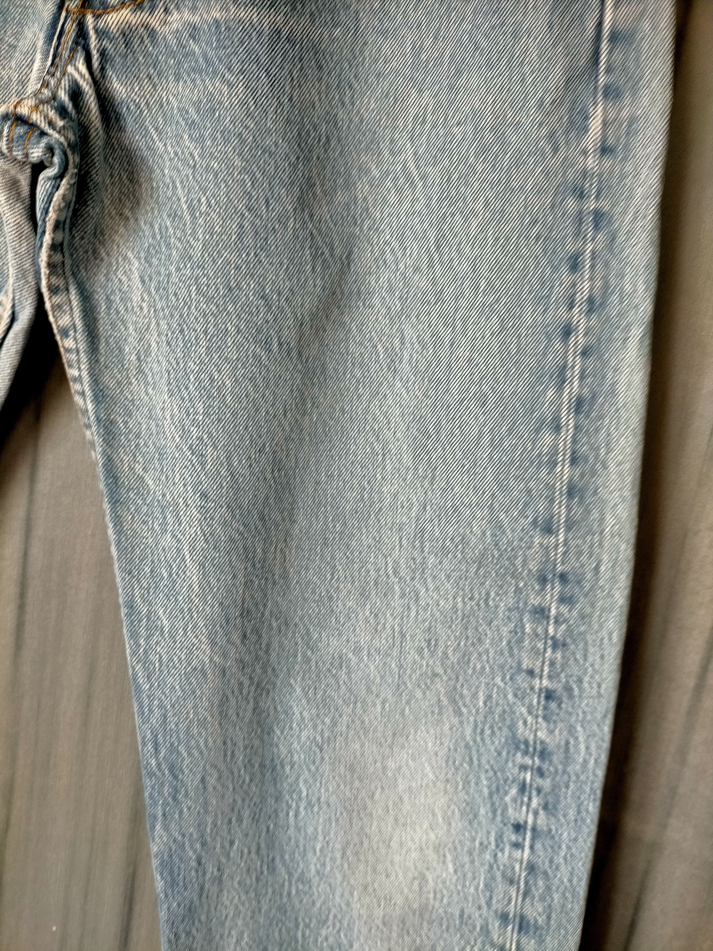 Levi's Vintage Clothing Vintage Levis 501 Usa Button Fly 520 Blue Jeans Size US 31 - 8 Thumbnail
