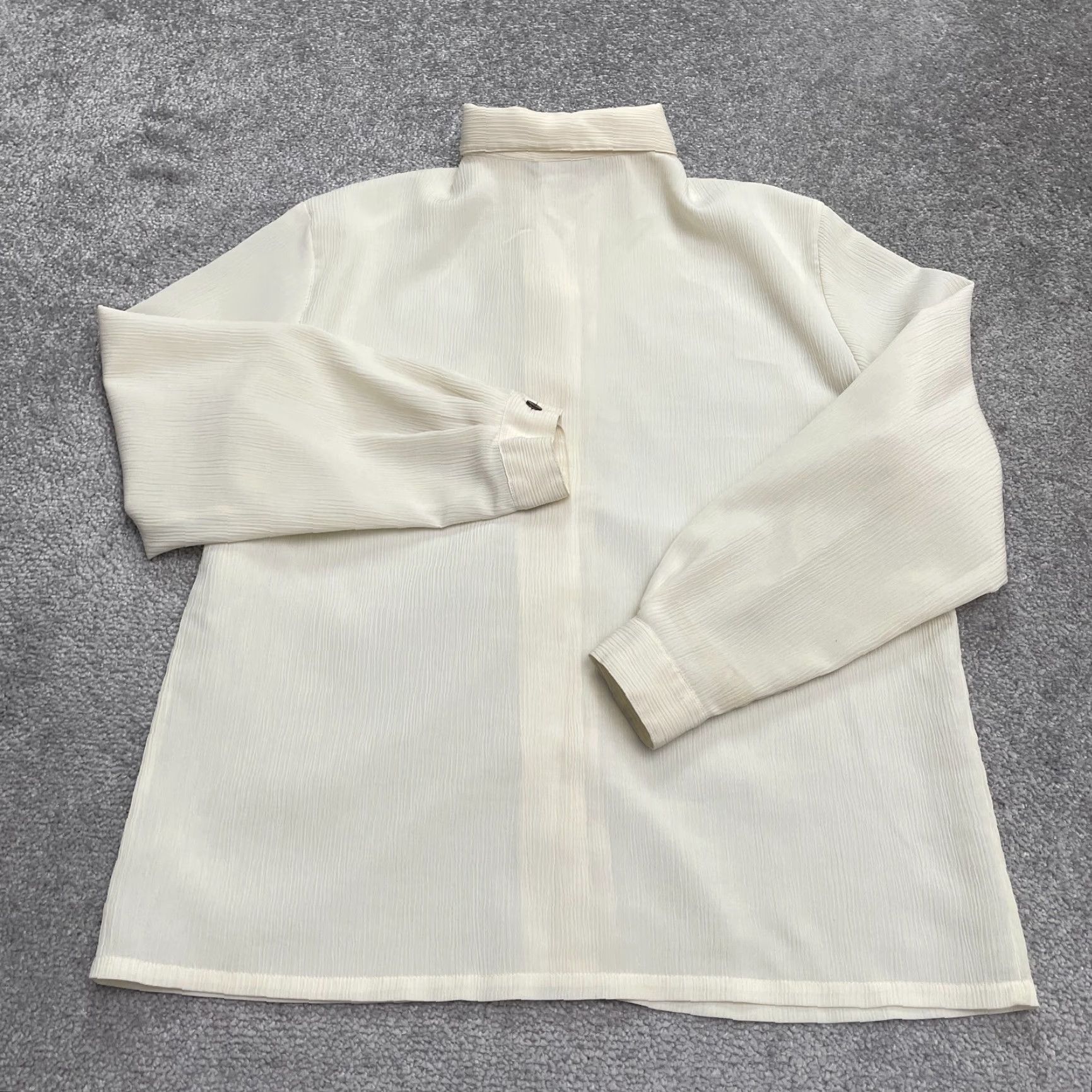 Vintage Koret Vintage Beaded Embroidered Button Down Shirt Womens Petite 8 Ivory Blouse Size M / US 6-8 / IT 42-44 - 2 Thumbnail