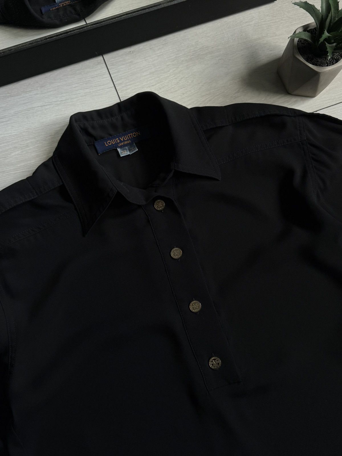 Louis Vuitton Louis Vuitton Uniforms Gold Button Up Blouse Size M / US 6-8 / IT 42-44 - 7 Thumbnail