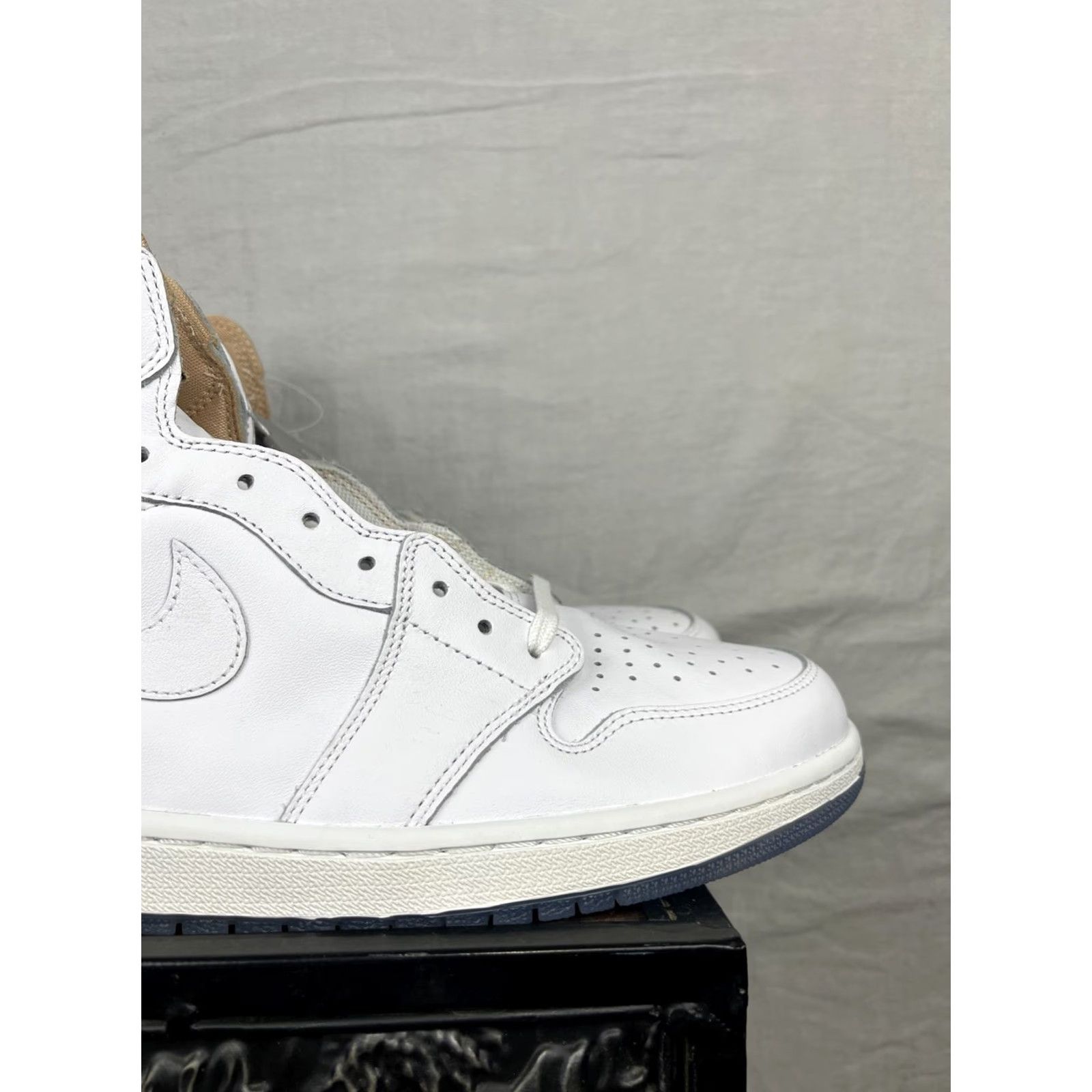 Jordan Brand Air Jordan 1 Retro High OG Mens 14 White Los Angeles 2015 Sneakers 819012-130 Size US 14 / EU 47 - 3 Thumbnail