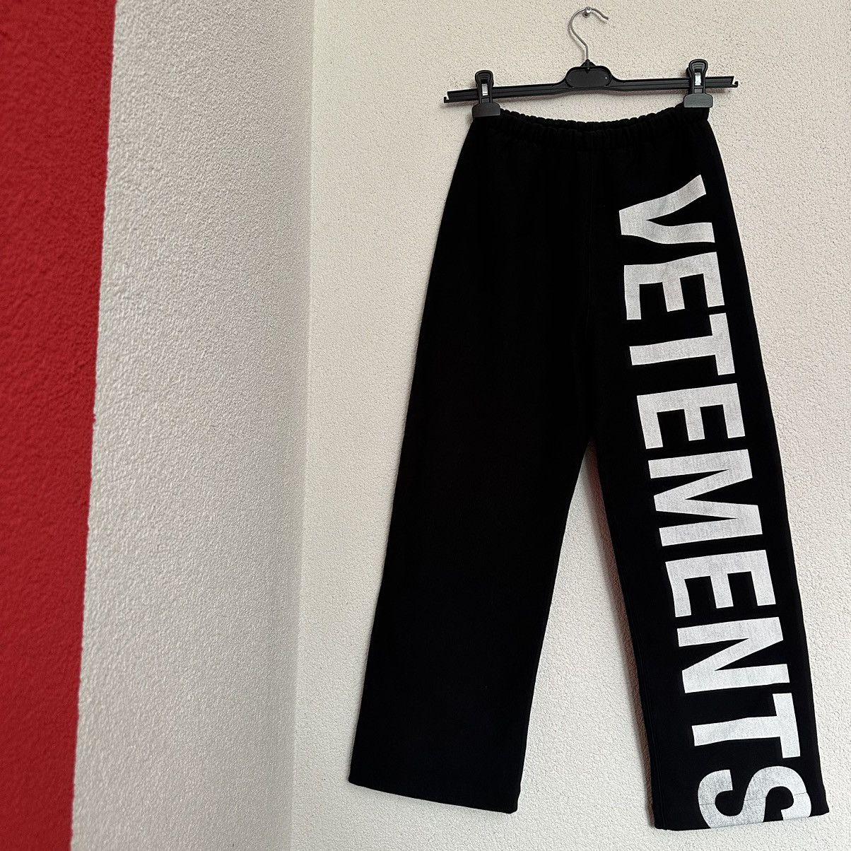 Pre-owned Vetements Big Logo Sweatpants In Black