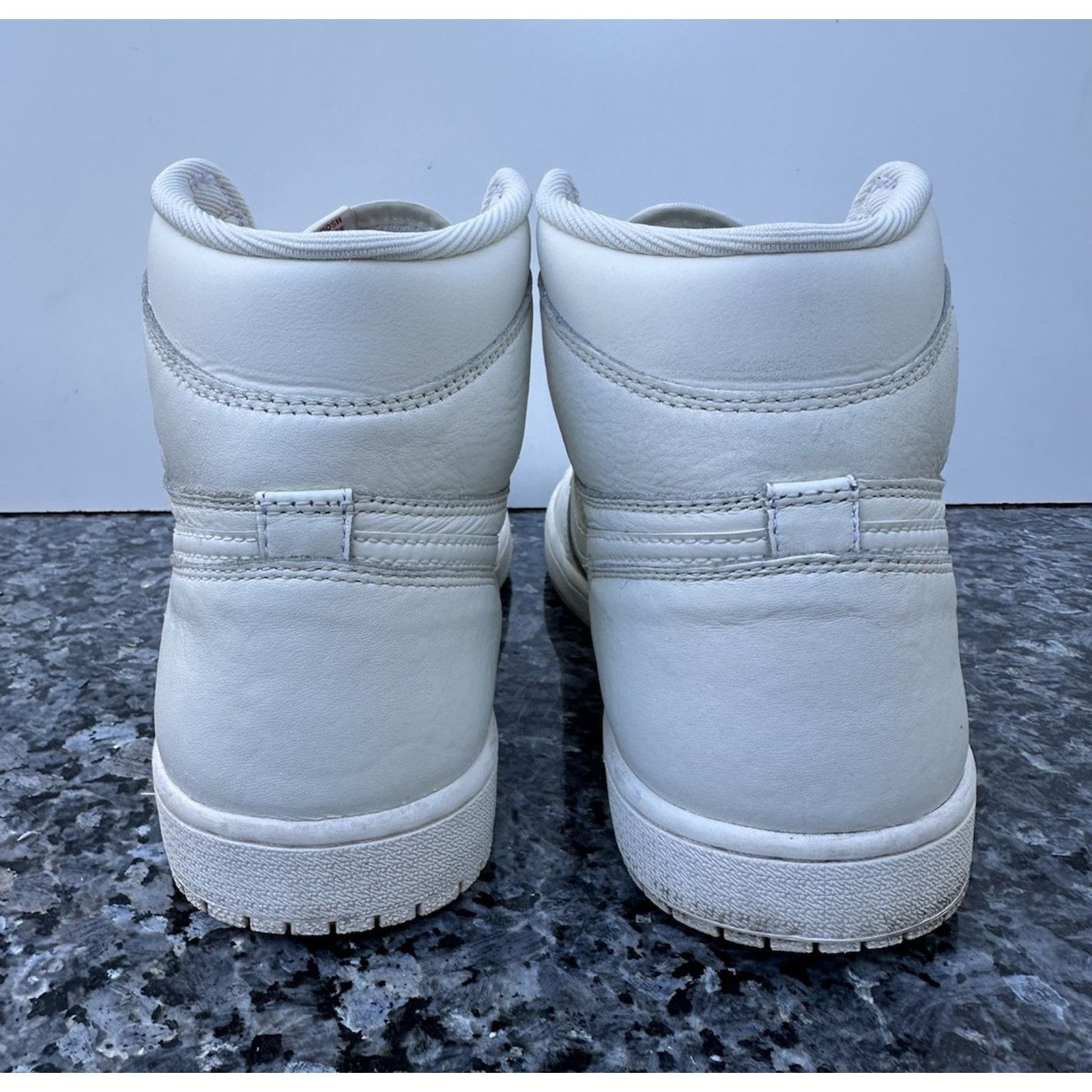 Nike RARE Nike Air Jordan 1 Retro OG High Sail University Red 11 Size US 11 / EU 44 - 7 Thumbnail