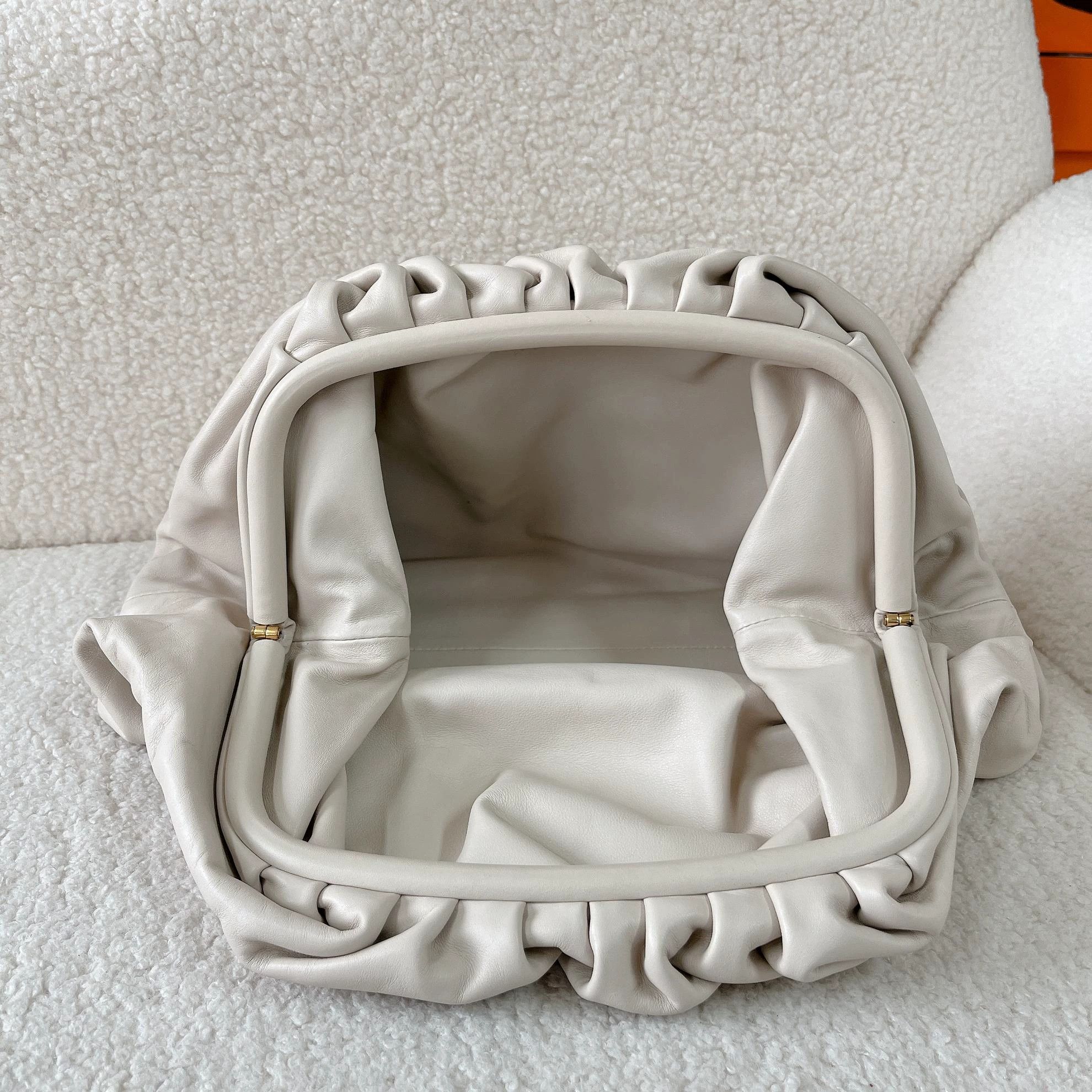 Bottega Veneta Bottega Veneta White The Pouch 38x19 Used Size ONE SIZE - 7 Thumbnail