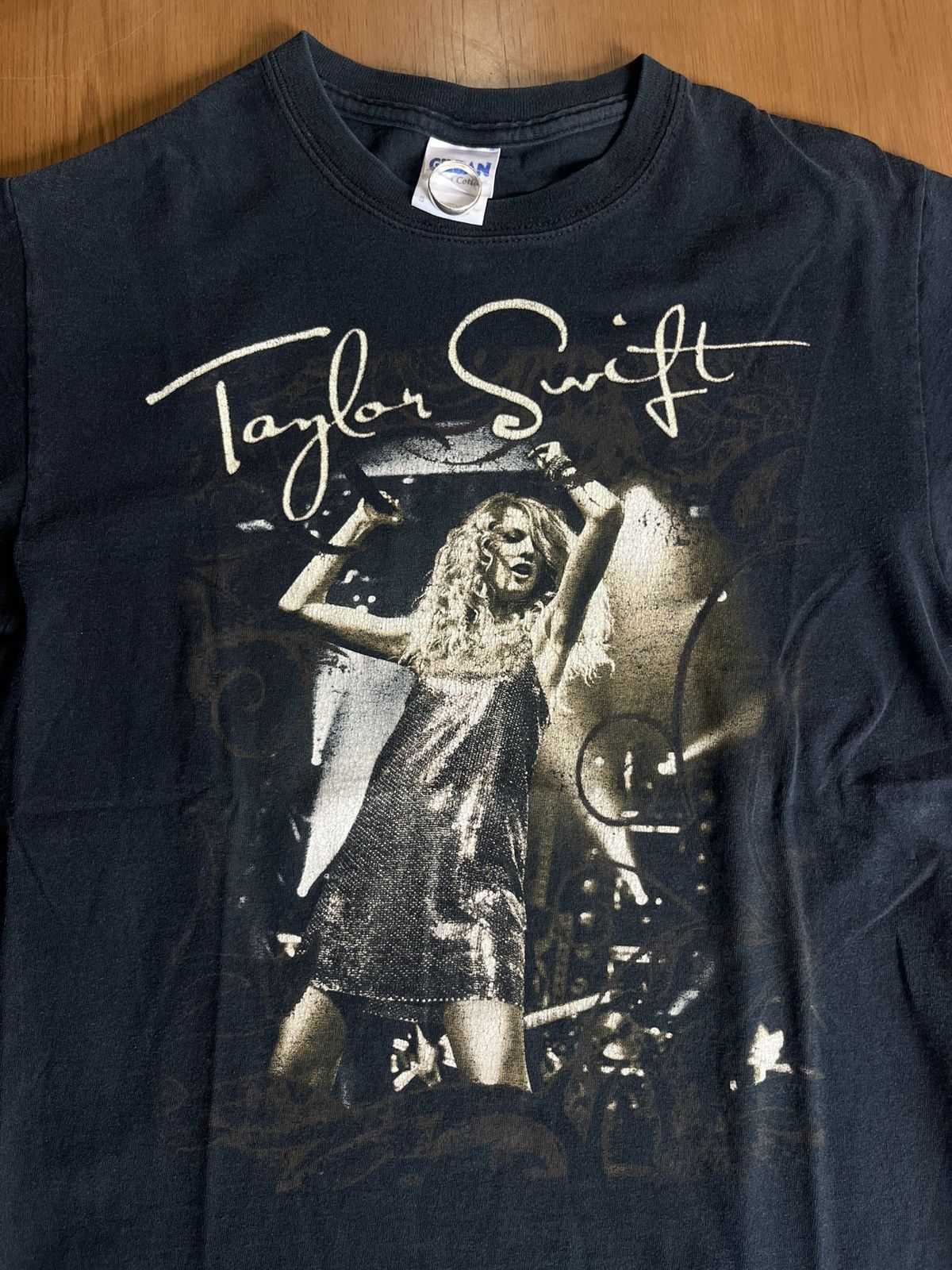 Band Tees Vintage Tayler Swift World tour Tshirt Size US S / EU 44-46 / 1 - 6 Thumbnail