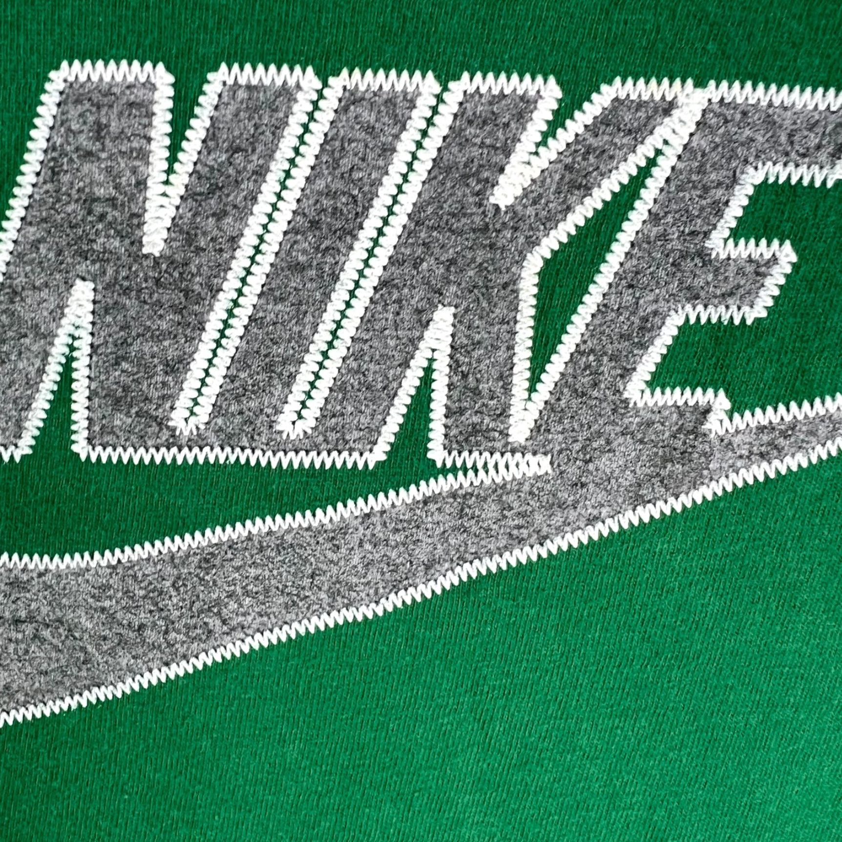 Nike VINTAGE Nike 90s Graphic Print T-Shirt Adult Large Green Sports Mens Size US L / EU 52-54 / 3 - 2 Thumbnail