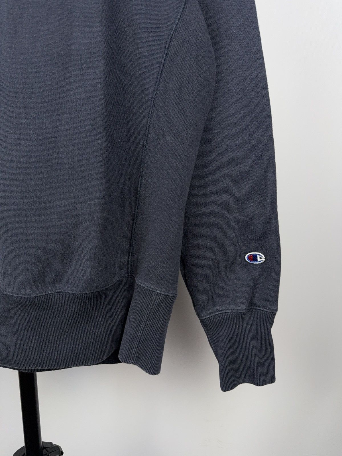 Champion × Vintage Vintage 00s Champion Reverse Navy Crewneck Embroidered USA Size US M / EU 48-50 / 2 - 3 Thumbnail
