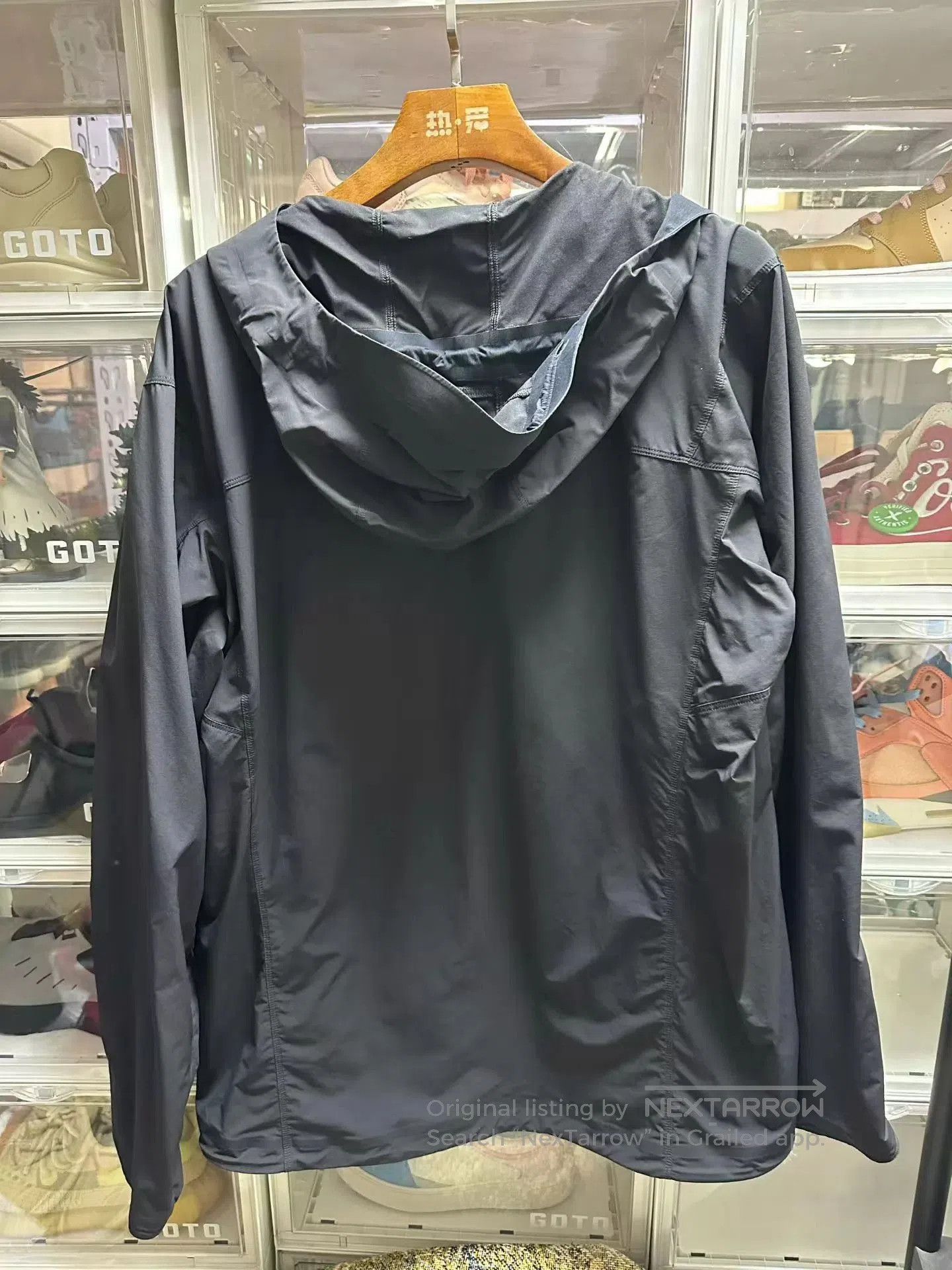 Arc'teryx Black Lightweight Hooded Jacket Size L. Size US L / EU 52-54 / 3 - 4 Thumbnail