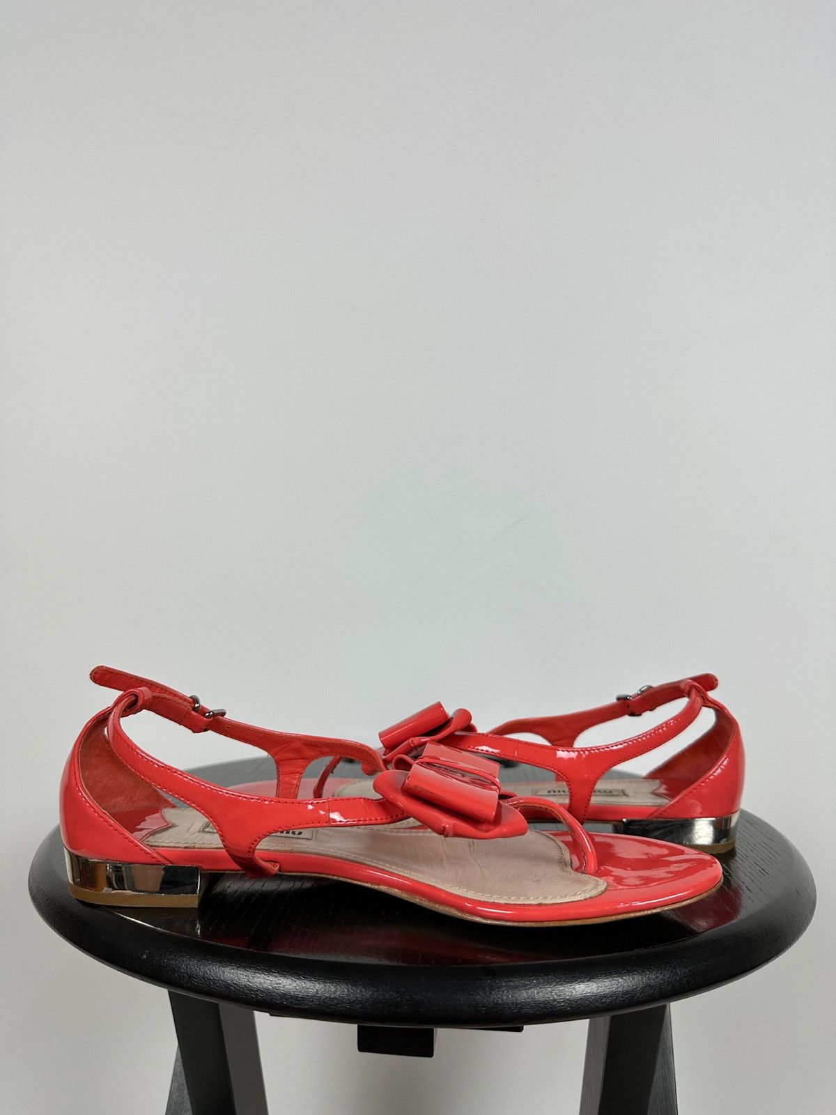 Miu Miu Miu Miu Pink Patent Leather Bow Flat Sandals Size US 6.5 / IT 36.5 - 10 Thumbnail