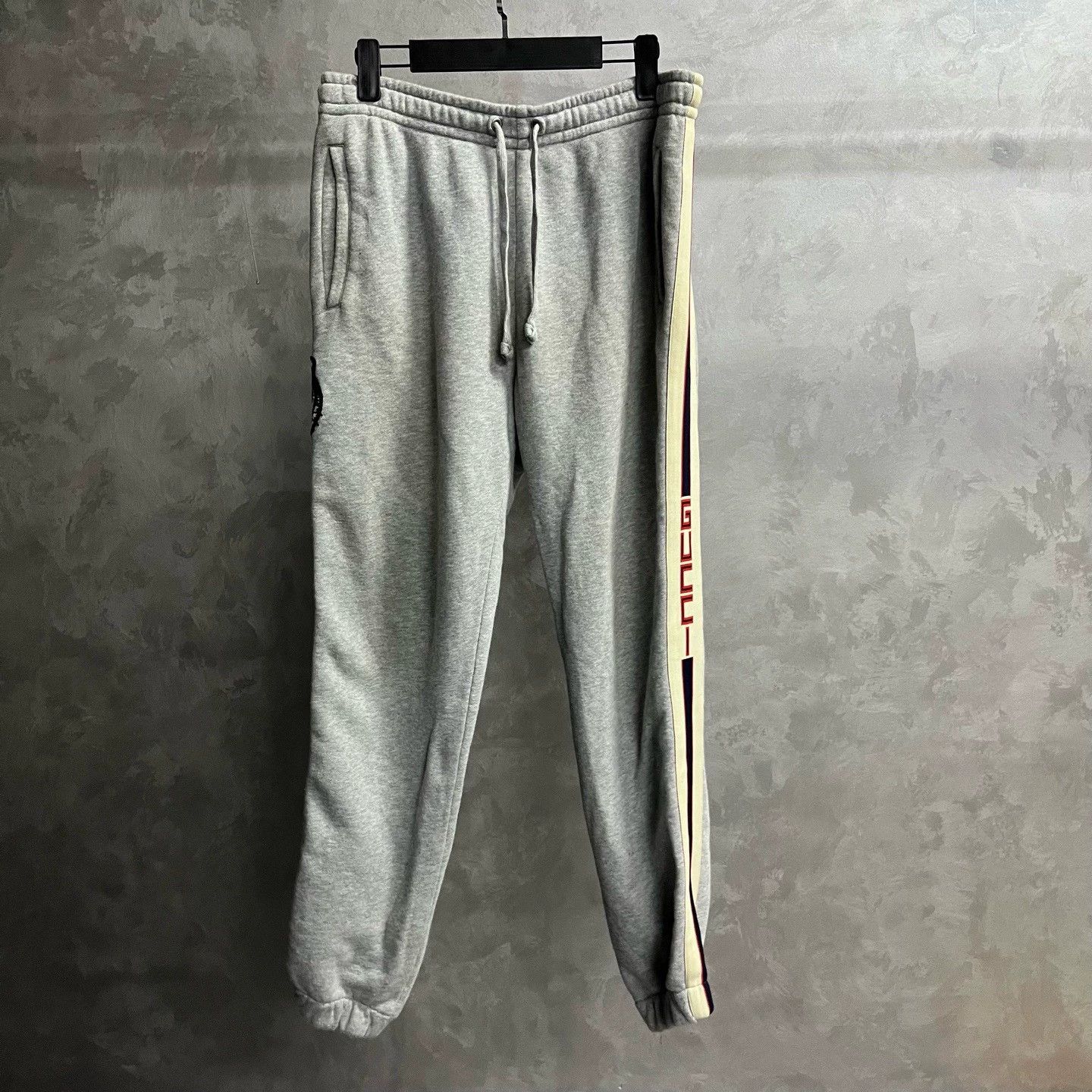 Gucci gucci gray classic tiger head jogger pants Size US 28 / EU 44 - 1 Thumbnail