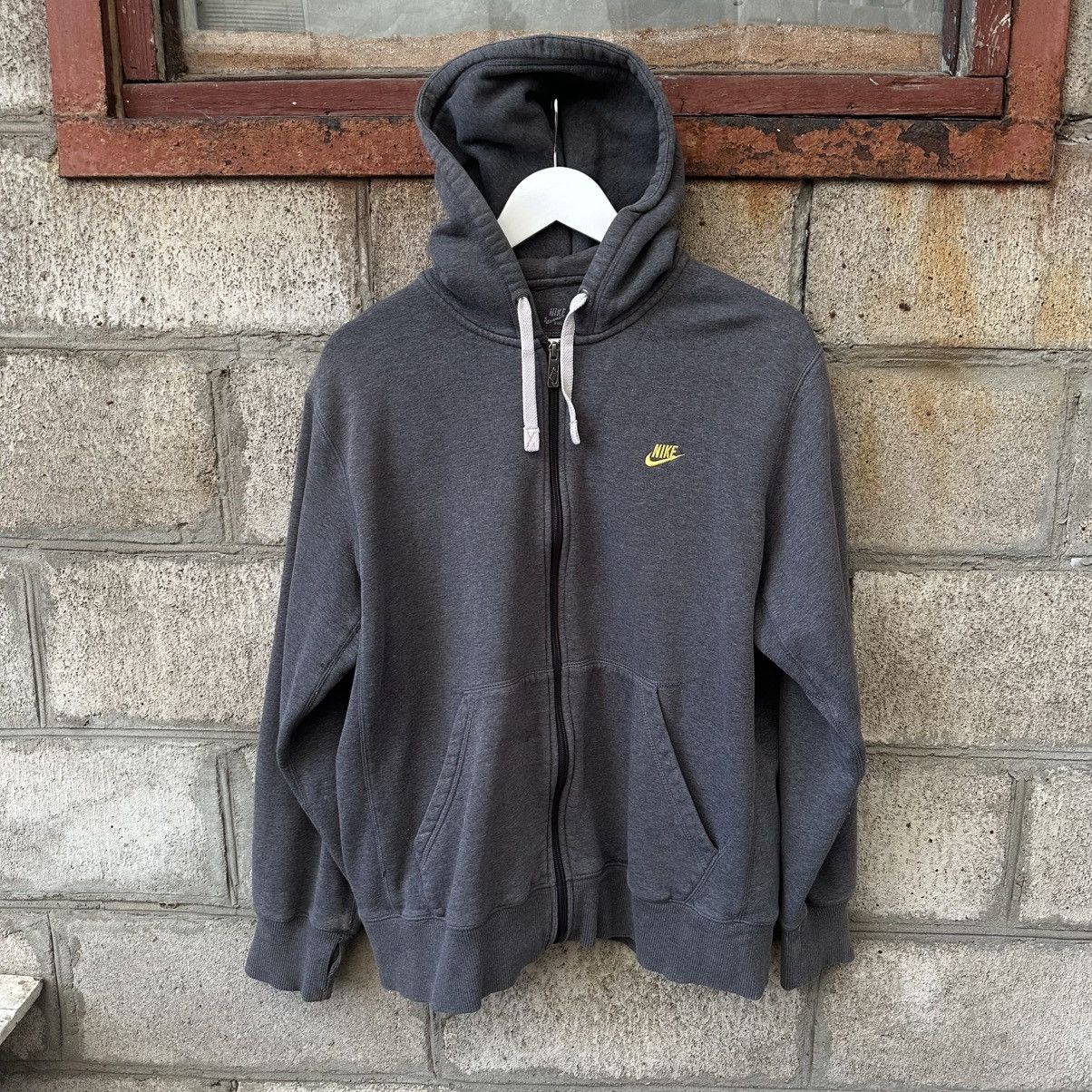 Nike Vintage Nike Zip Hoodie Small Logo Size XL Y2K 00s UsA Hype Size US XL / EU 56 / 4 - 1 Thumbnail