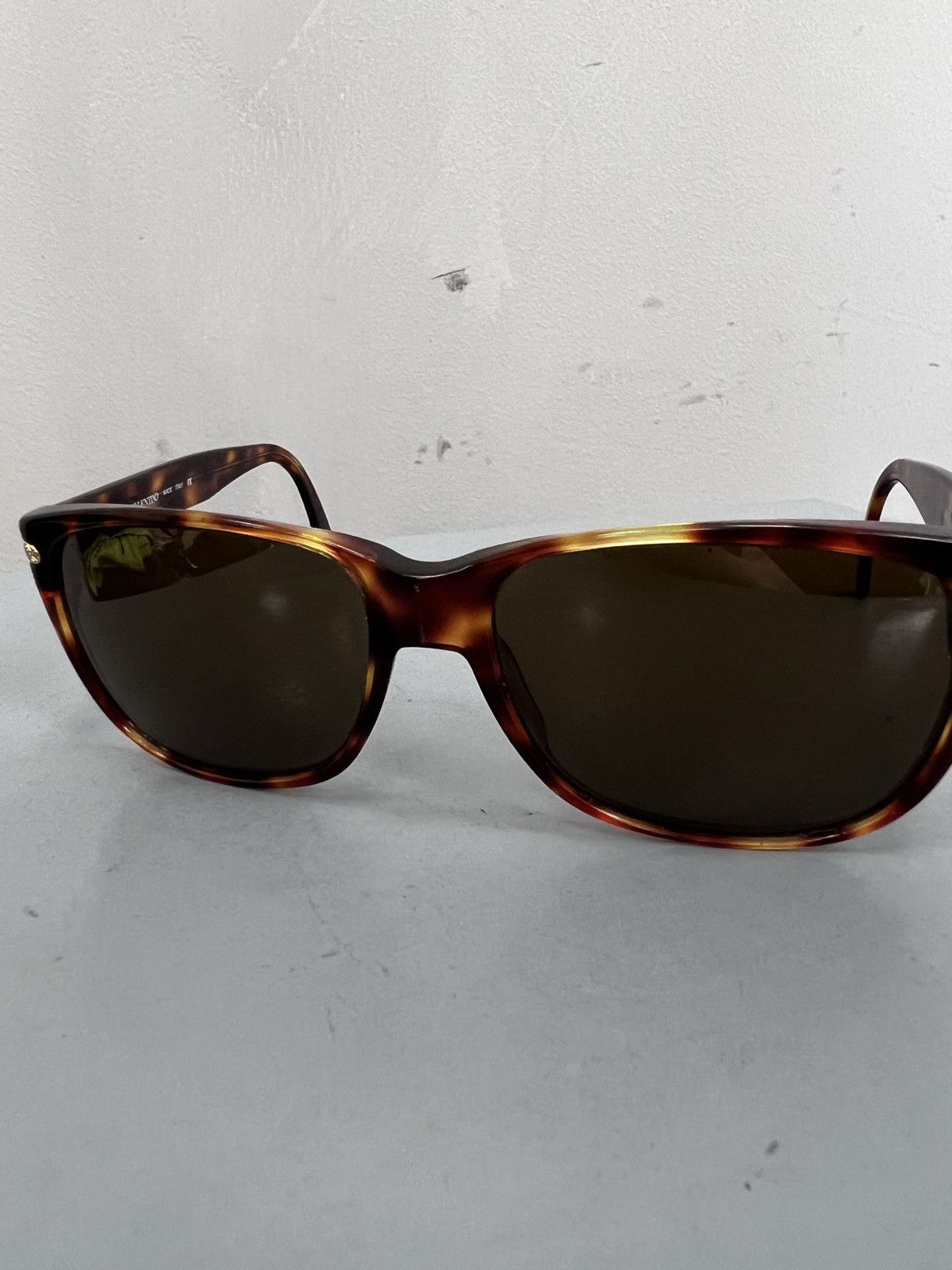 Valentino VINTAGE OLD MONEY VALENTINO BROWN SUNGLASSES Size ONE SIZE - 4 Thumbnail