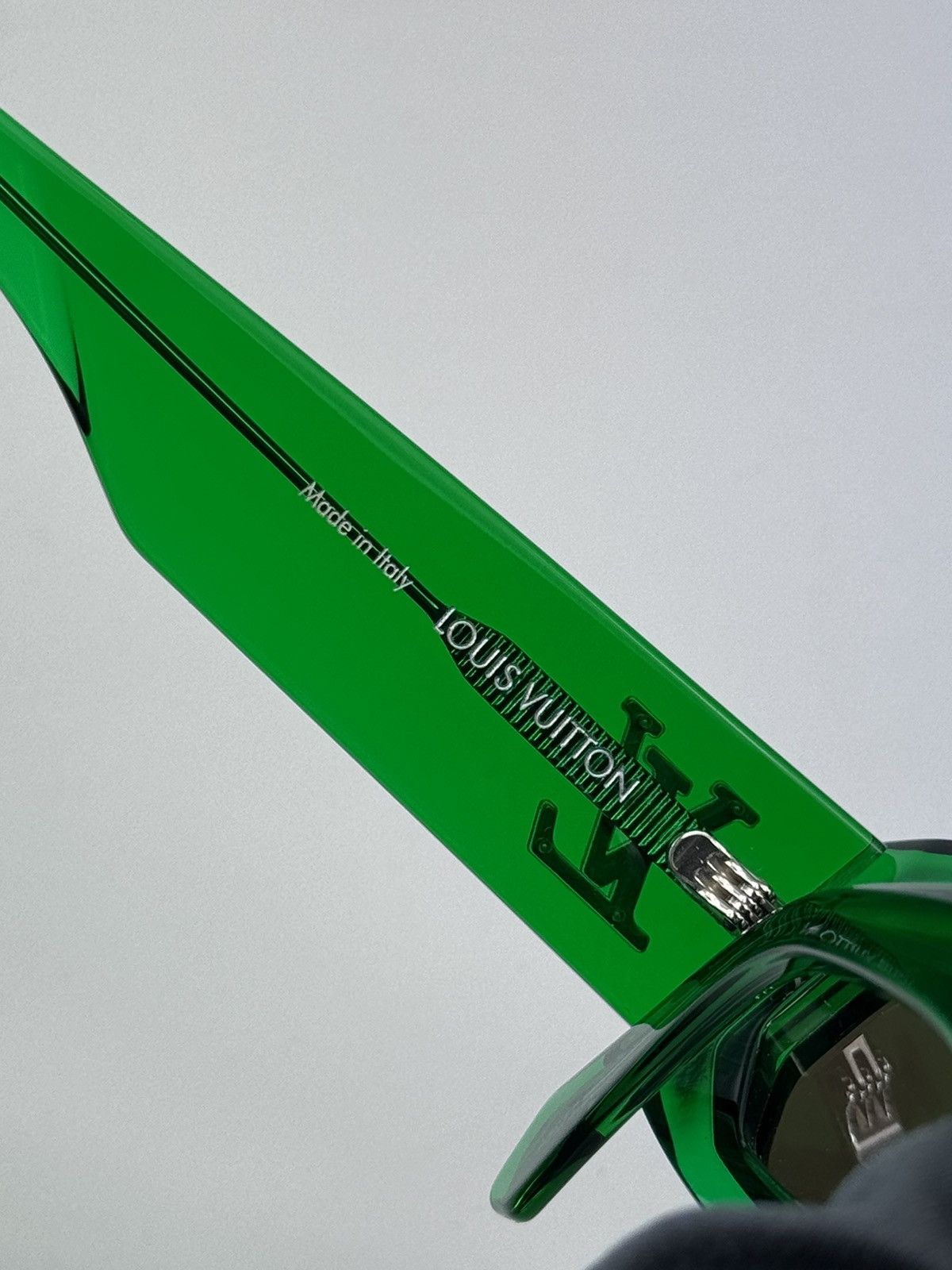 Louis Vuitton LV GREEN FRAME SUNGLASSES Z2451U Size ONE SIZE - 8 Thumbnail