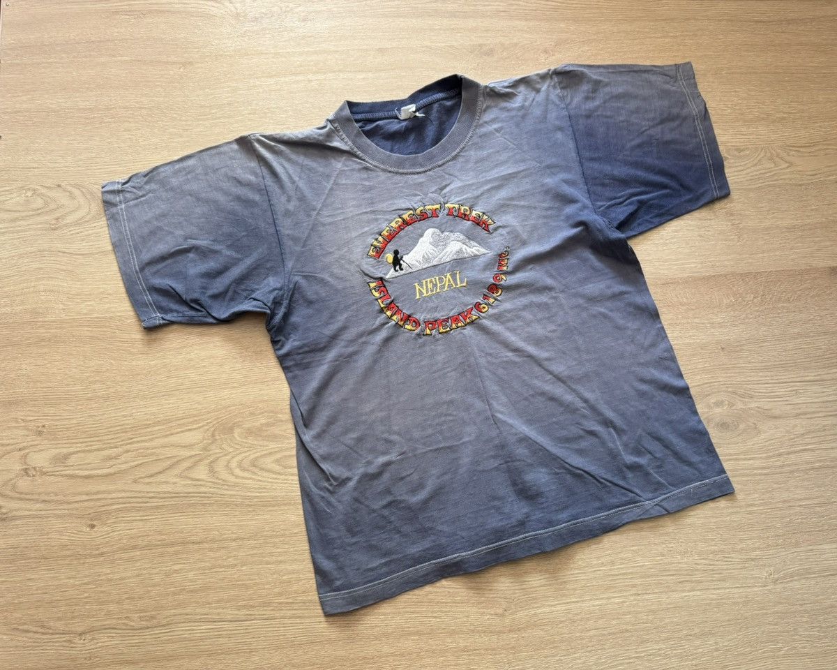 Vintage Vintage Everest Trek Nepal Sunfaded Sherpa Distressed TShirt Size US M / EU 48-50 / 2 - 1 Thumbnail