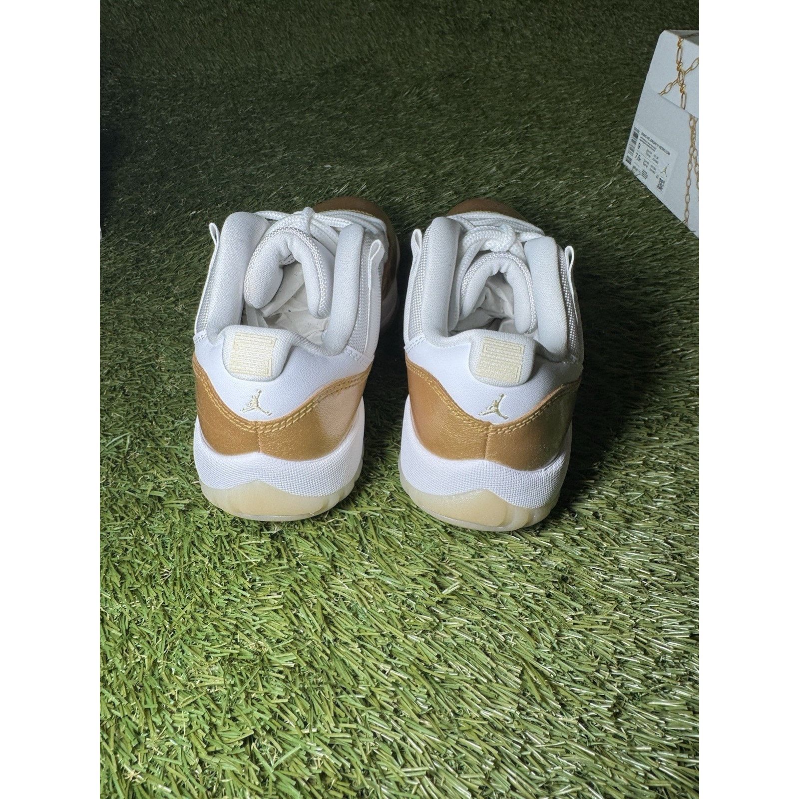Nike Nike Air Jordan 11 Retro Low Mother's Day AH7860-102 Women's Size US 6 / IT 36 - 3 Thumbnail