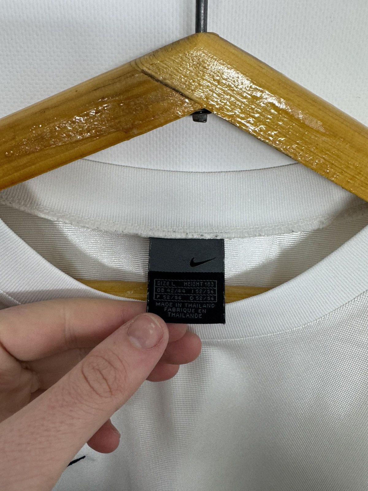 Nike Vintage Y2k Nike Swoosh Logo T-Shirt Size US L / EU 52-54 / 3 - 8 Thumbnail
