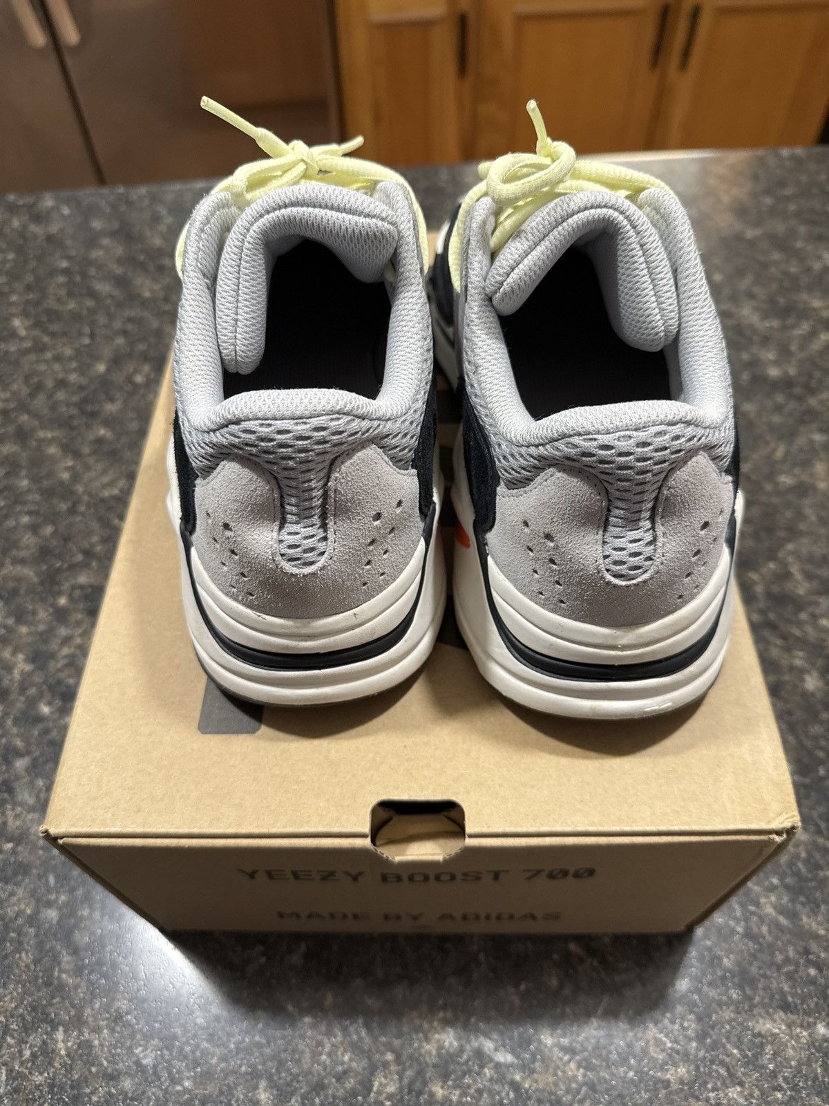 Adidas × Yeezy YEEZY BOOST 700 x ADIDAS Size US 8 / EU 41 - 3 Thumbnail