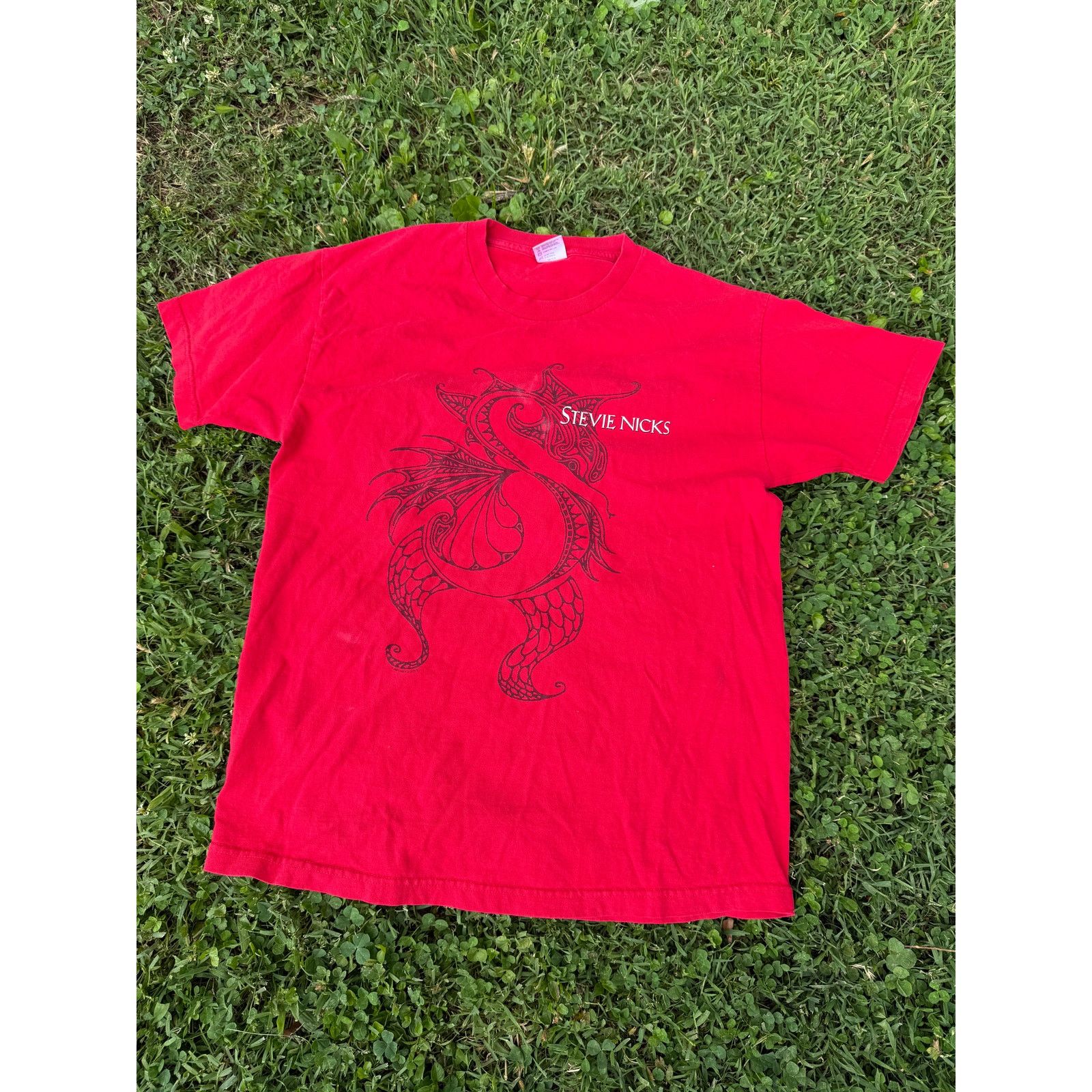 Vintage Vintage Stevie Trouble In Shangri La 2001 Tee Red T-Shirt Size US L / EU 52-54 / 3 - 1 Thumbnail