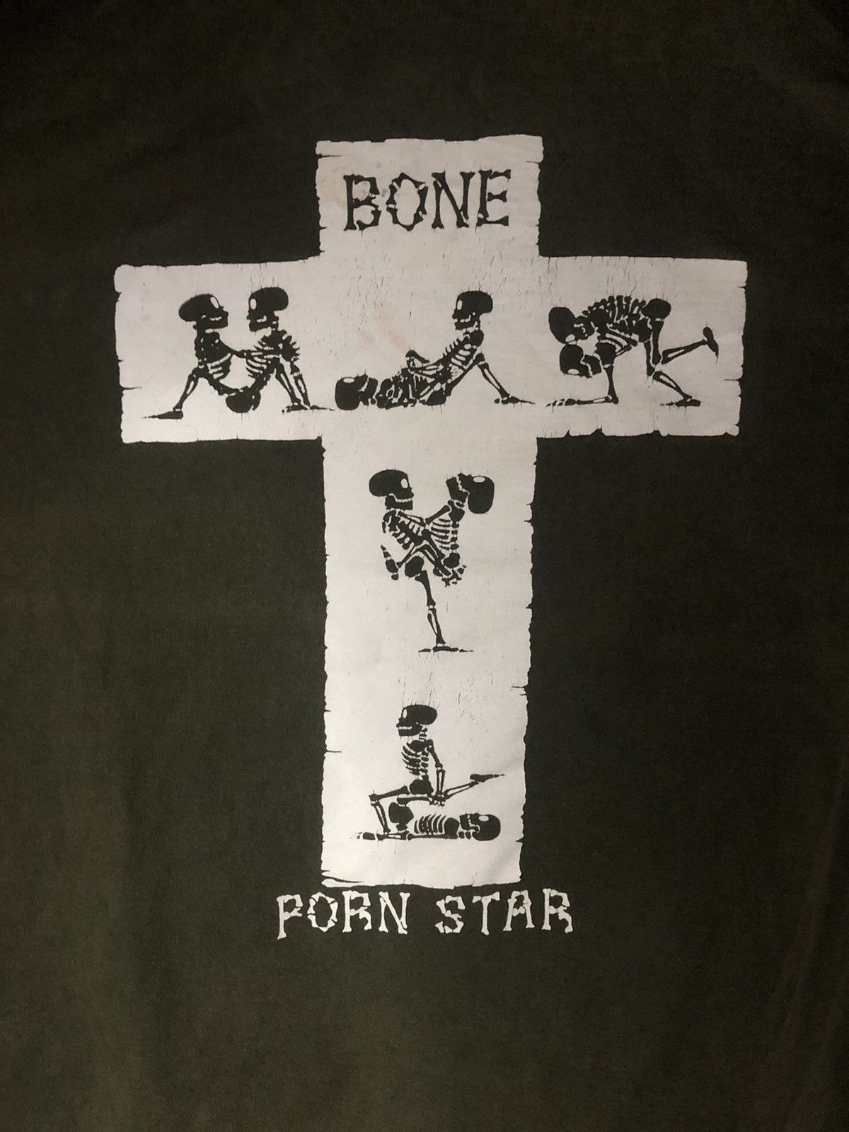 Hook-Ups × Sex Skateboards × Vintage Rare Vintage Porn Star Skateboard 90s Bone Crosses Shirt Size US L / EU 52-54 / 3 - 4 Thumbnail