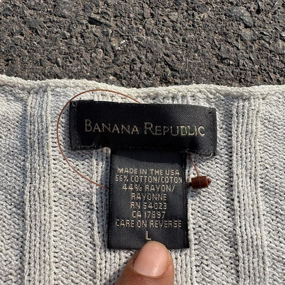 Banana Republic ❌SOLD❌Banana Republic Ribbed V-Neck Knit Top Size L / US 10 / IT 46 - 2 Thumbnail